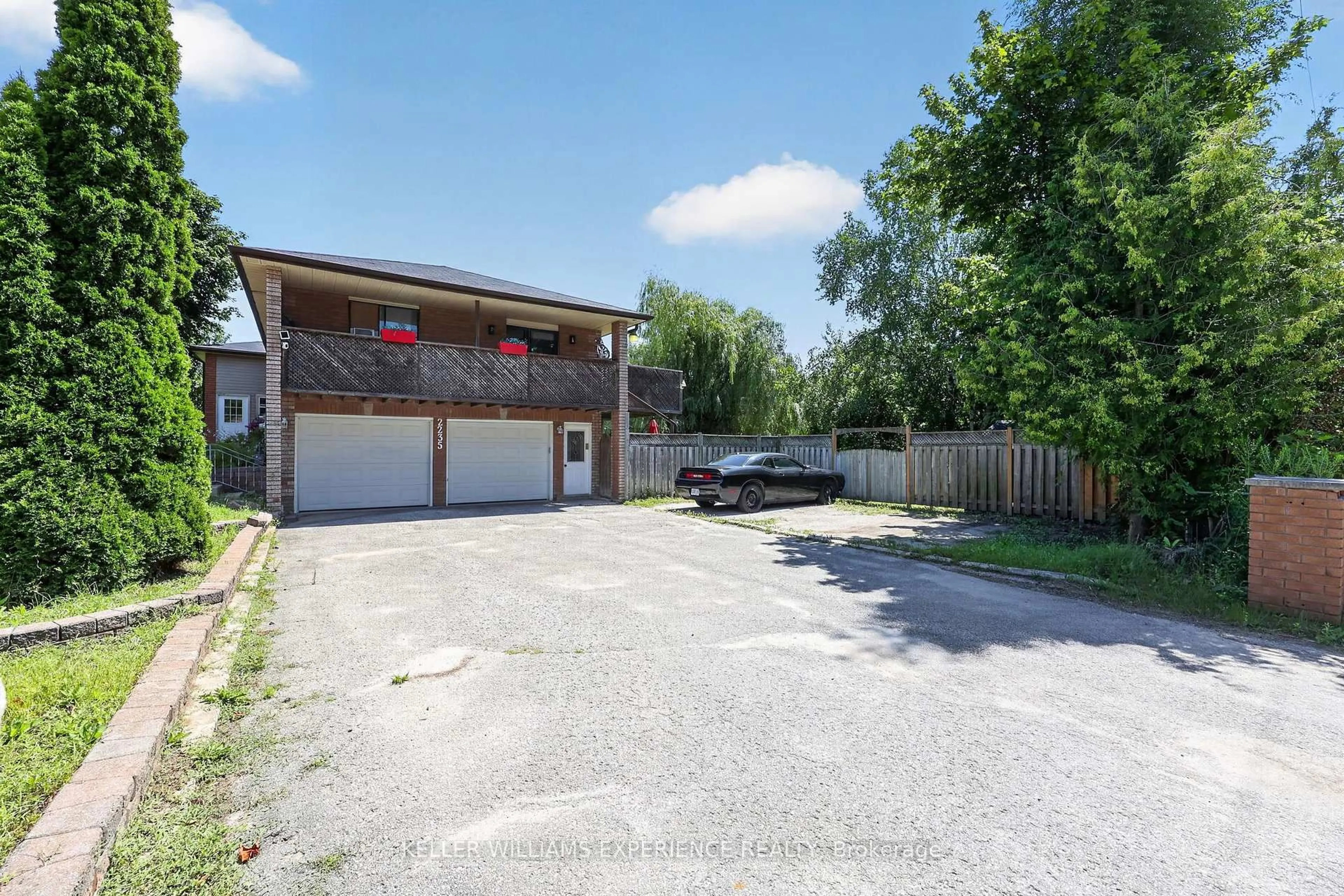 A pic from outside/outdoor area/front of a property/back of a property/a pic from drone, street for 2235 Adullam Ave, Innisfil Ontario L9S 2B2