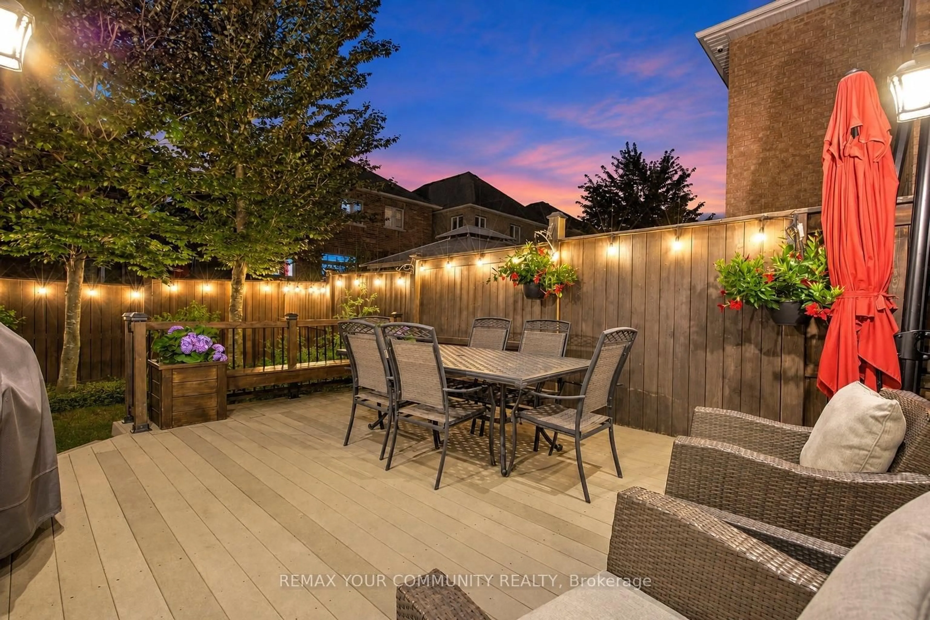 Patio, street for 199 Ivy Glen Dr, Vaughan Ontario L6A 0N9