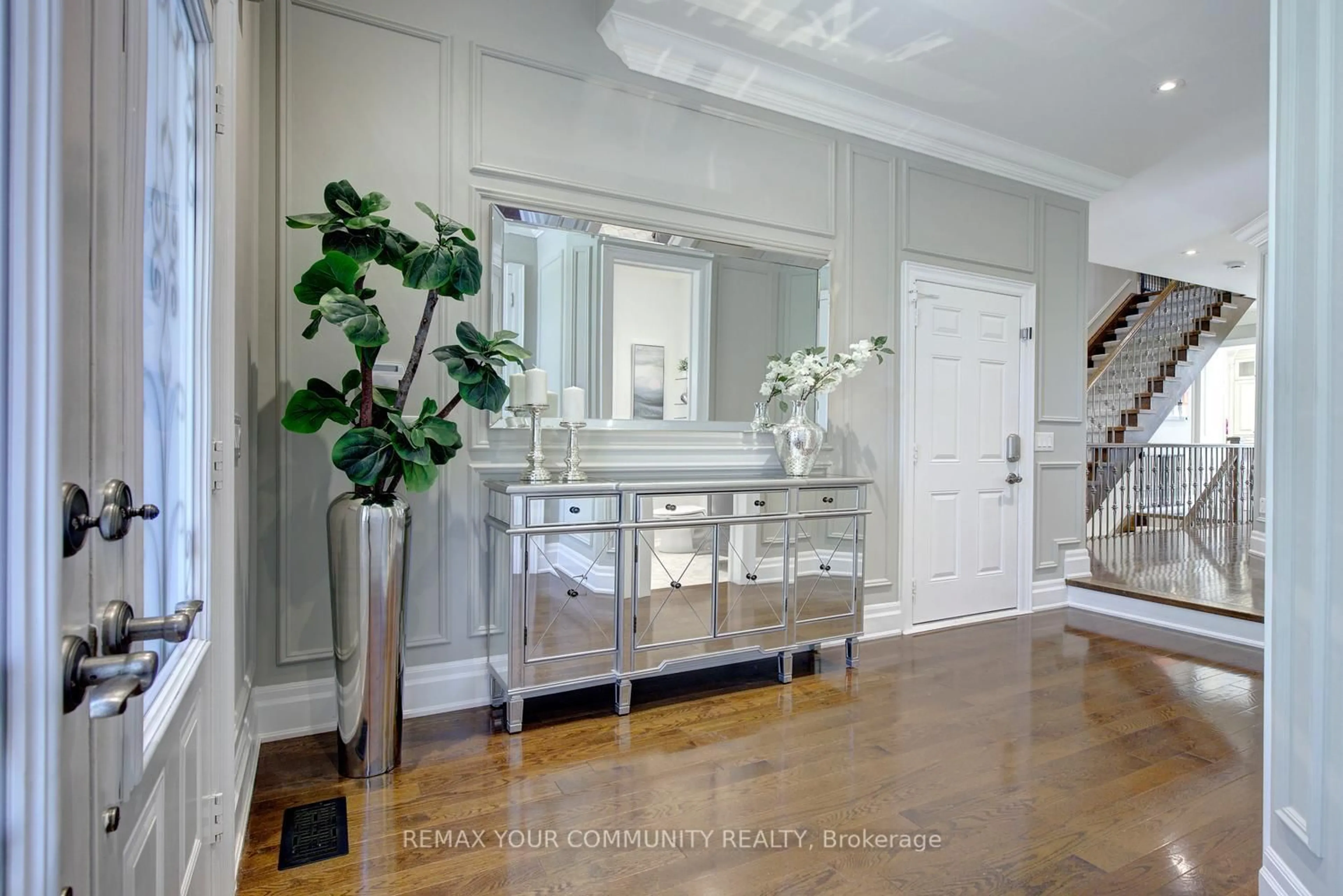 Indoor entryway for 199 Ivy Glen Dr, Vaughan Ontario L6A 0N9