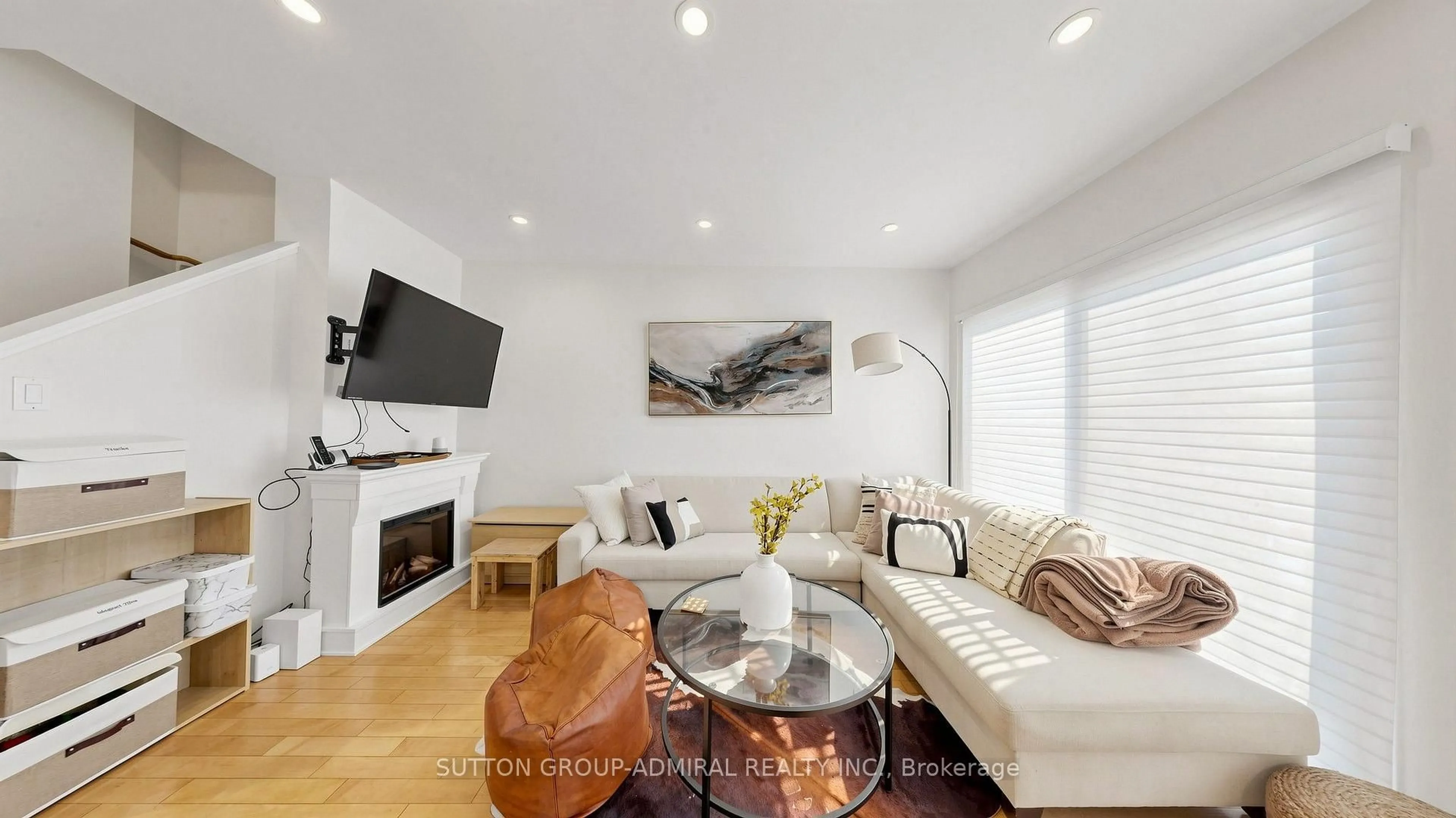 Living room with furniture, unknown for 735 New Westminster Dr #46, Vaughan Ontario L4J 7Y9