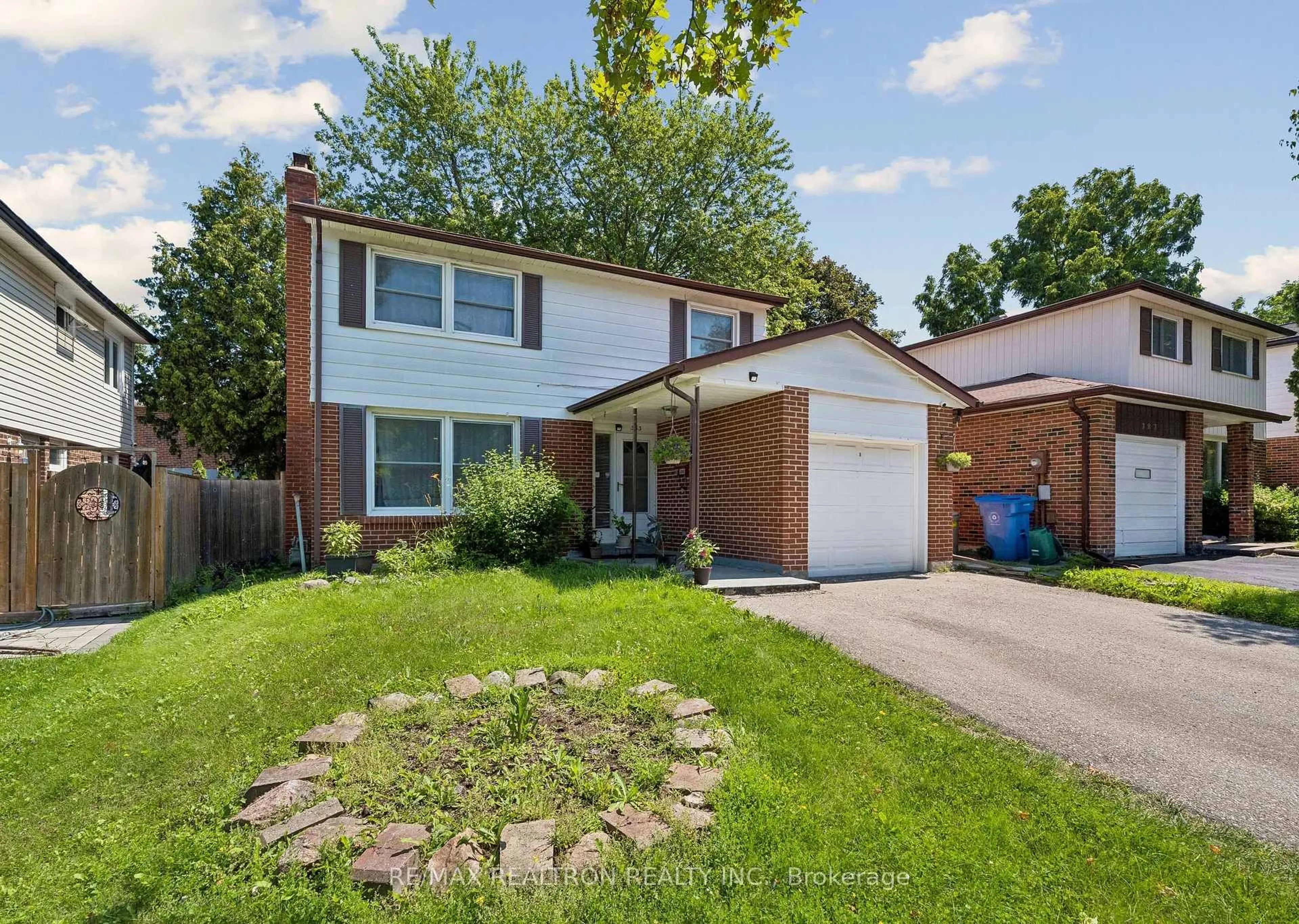 Home with brick exterior material, street for 383 Sandford St, Newmarket Ontario L3Y 4S5