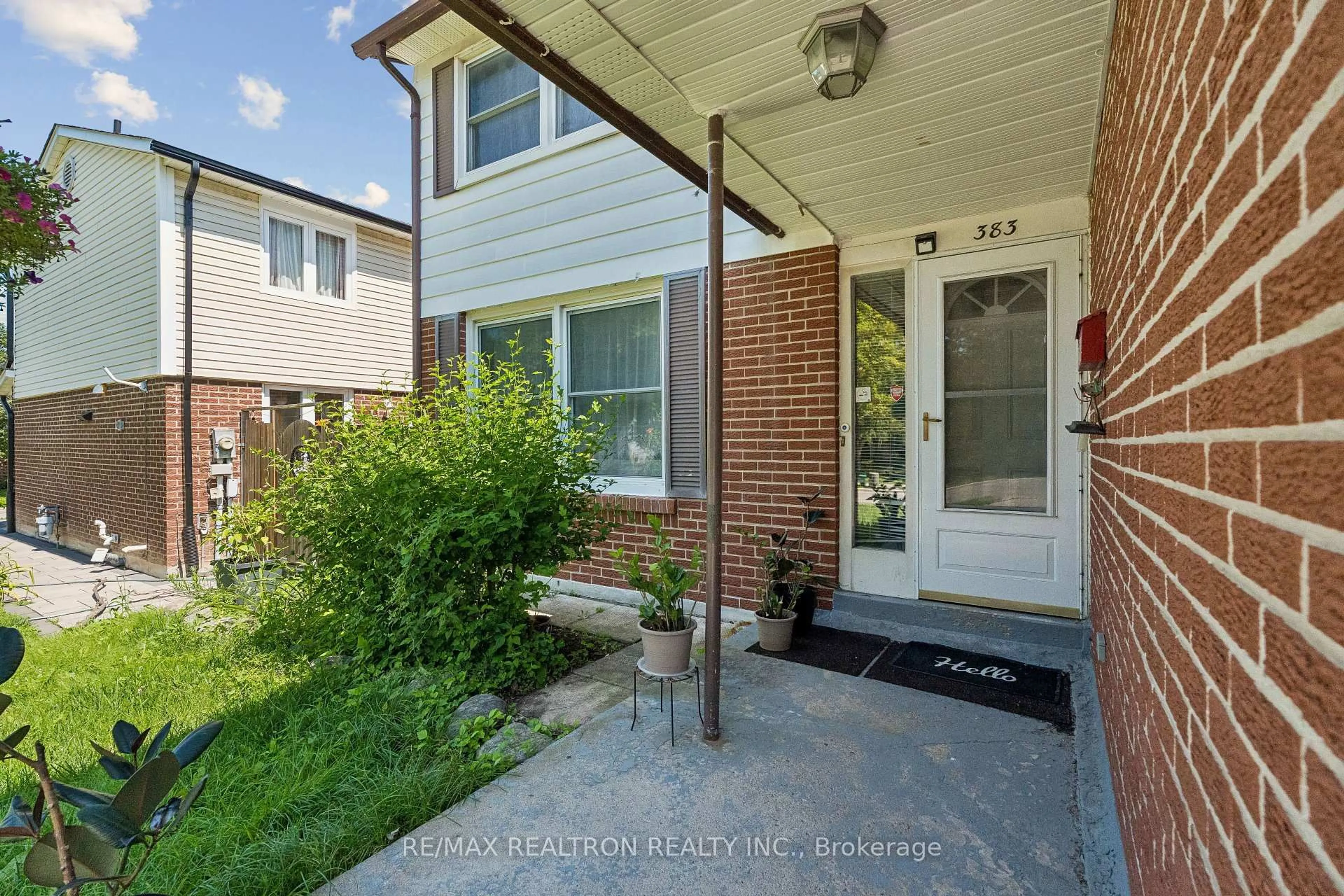 Home with brick exterior material, street for 383 Sandford St, Newmarket Ontario L3Y 4S5