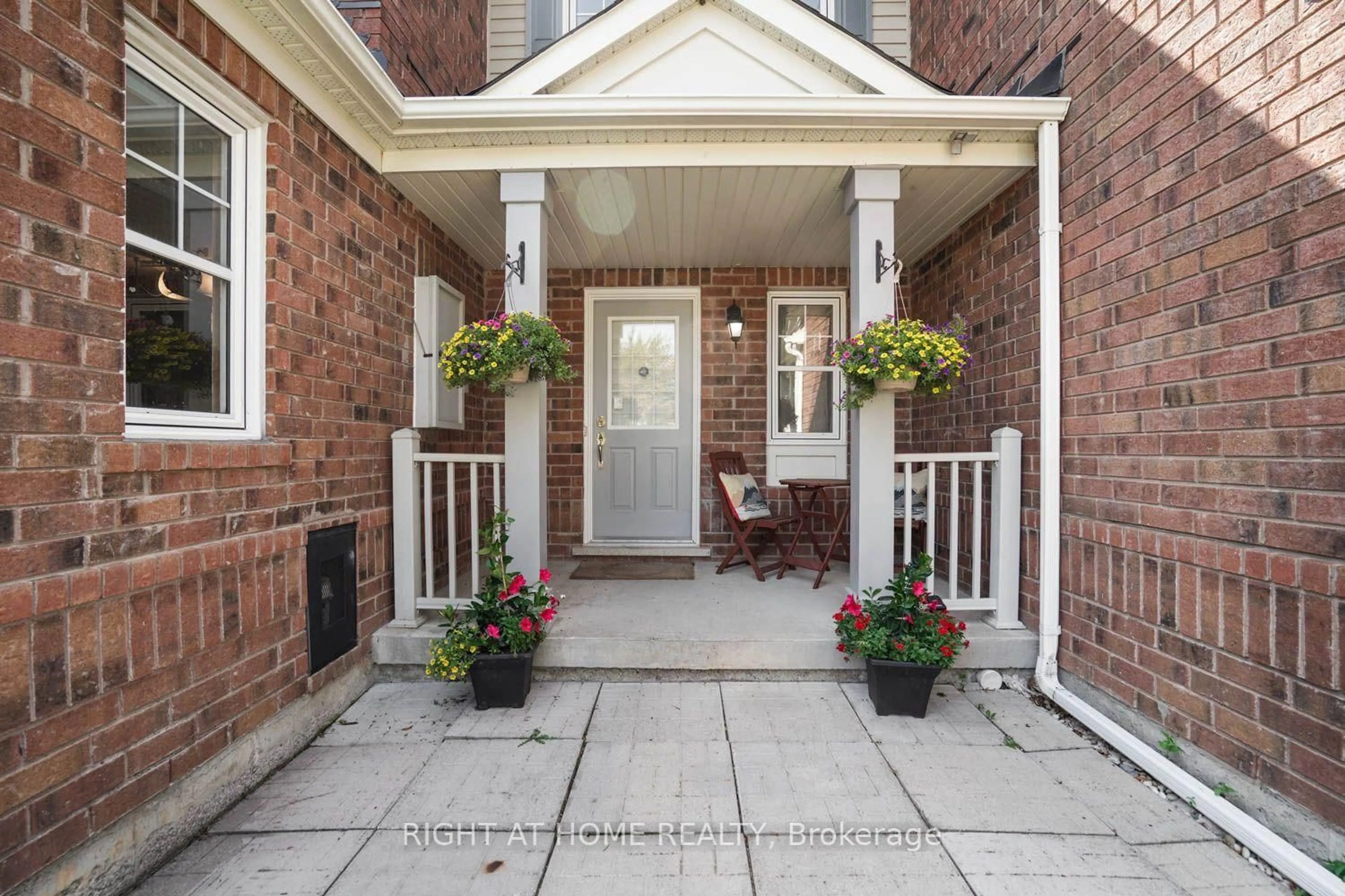 Indoor entryway for 84 Dougherty Cres, Whitchurch-Stouffville Ontario L4A 0A2