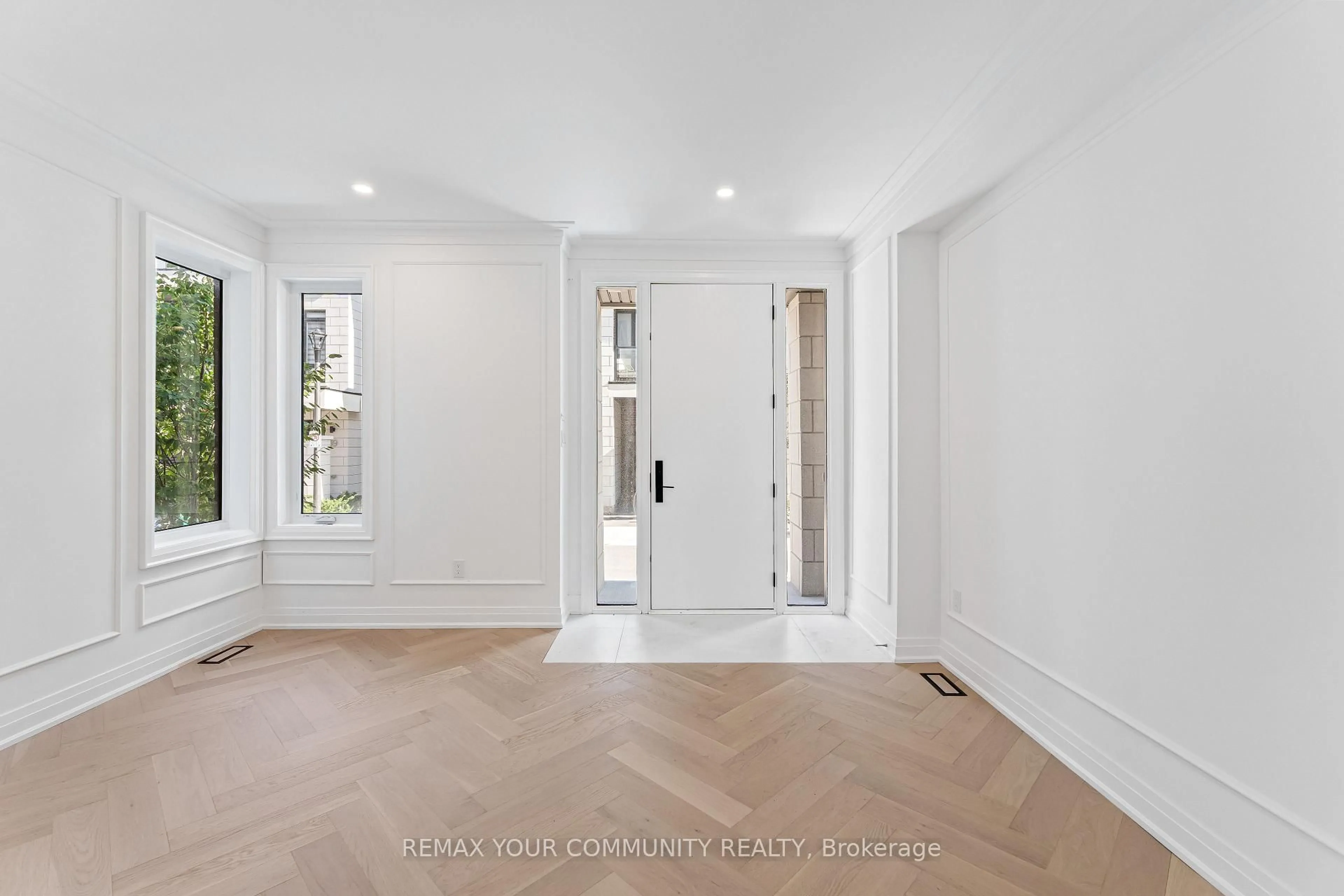 Indoor entryway for 42 Globemaster Lane, Richmond Hill Ontario L4E 1H4