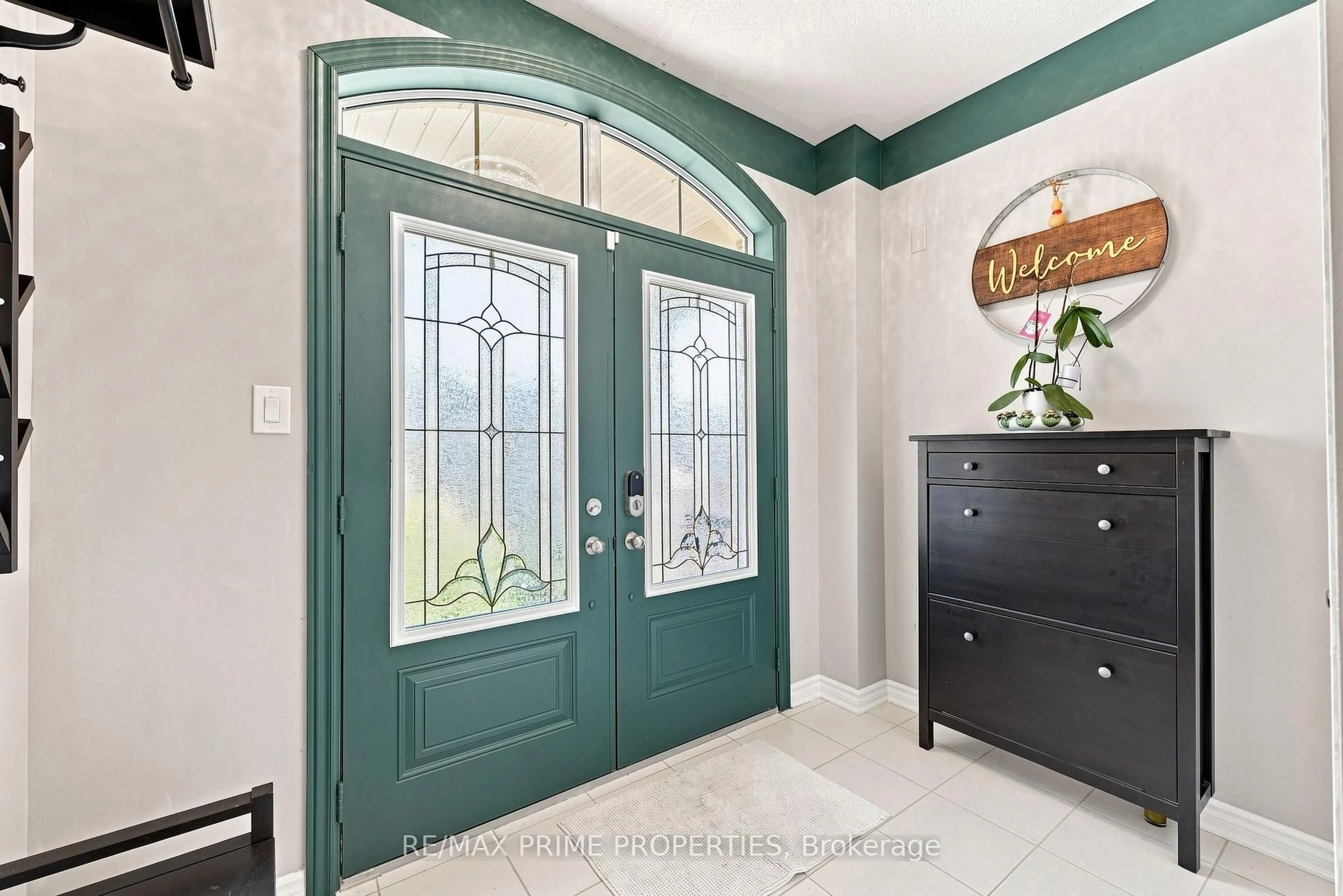 Indoor entryway for 1469 Farrow Cres, Innisfil Ontario L9S 0L6