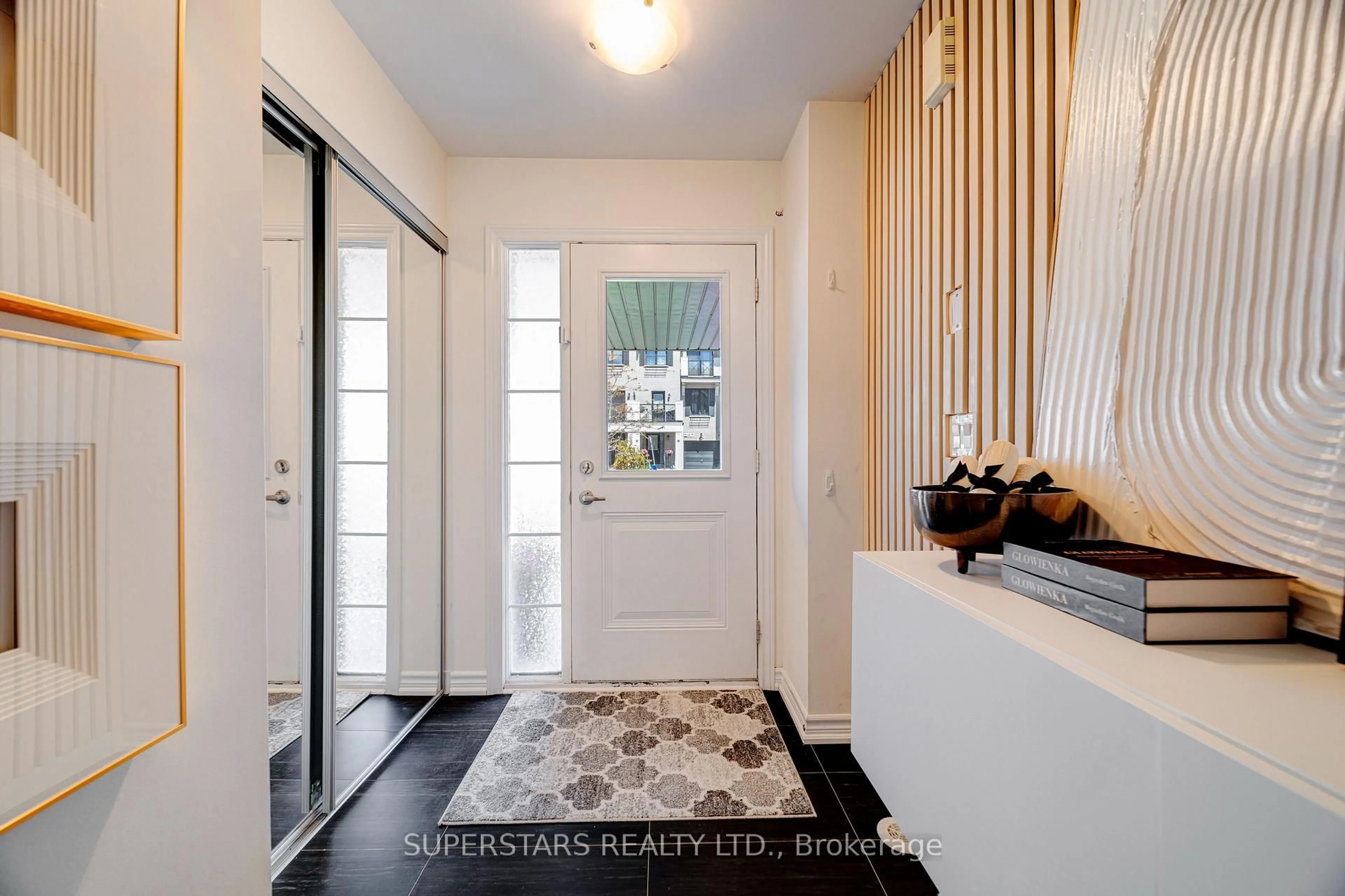 Indoor entryway for 50 Wimshaw Lane, Whitchurch-Stouffville Ontario L4A 1Y5