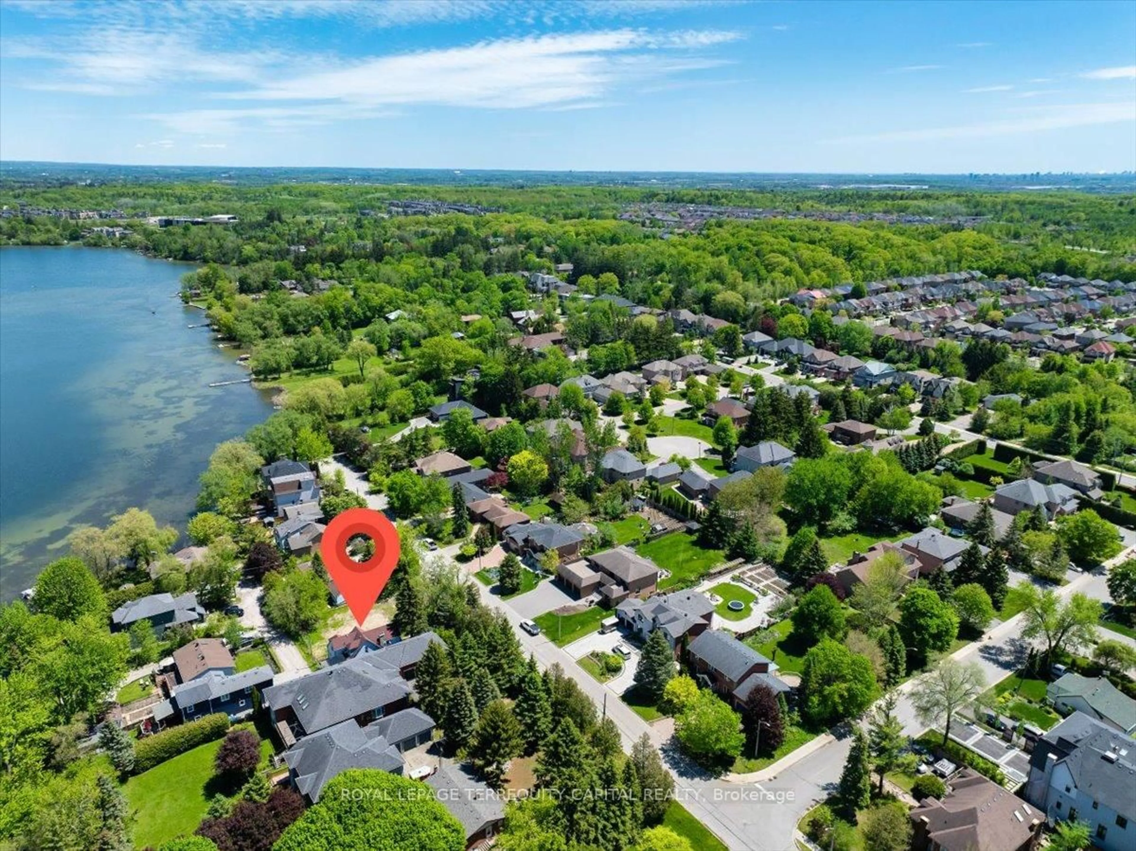 A pic from outside/outdoor area/front of a property/back of a property/a pic from drone, water/lake/river/ocean view for 260 Douglas Rd, Richmond Hill Ontario L4E 3H7