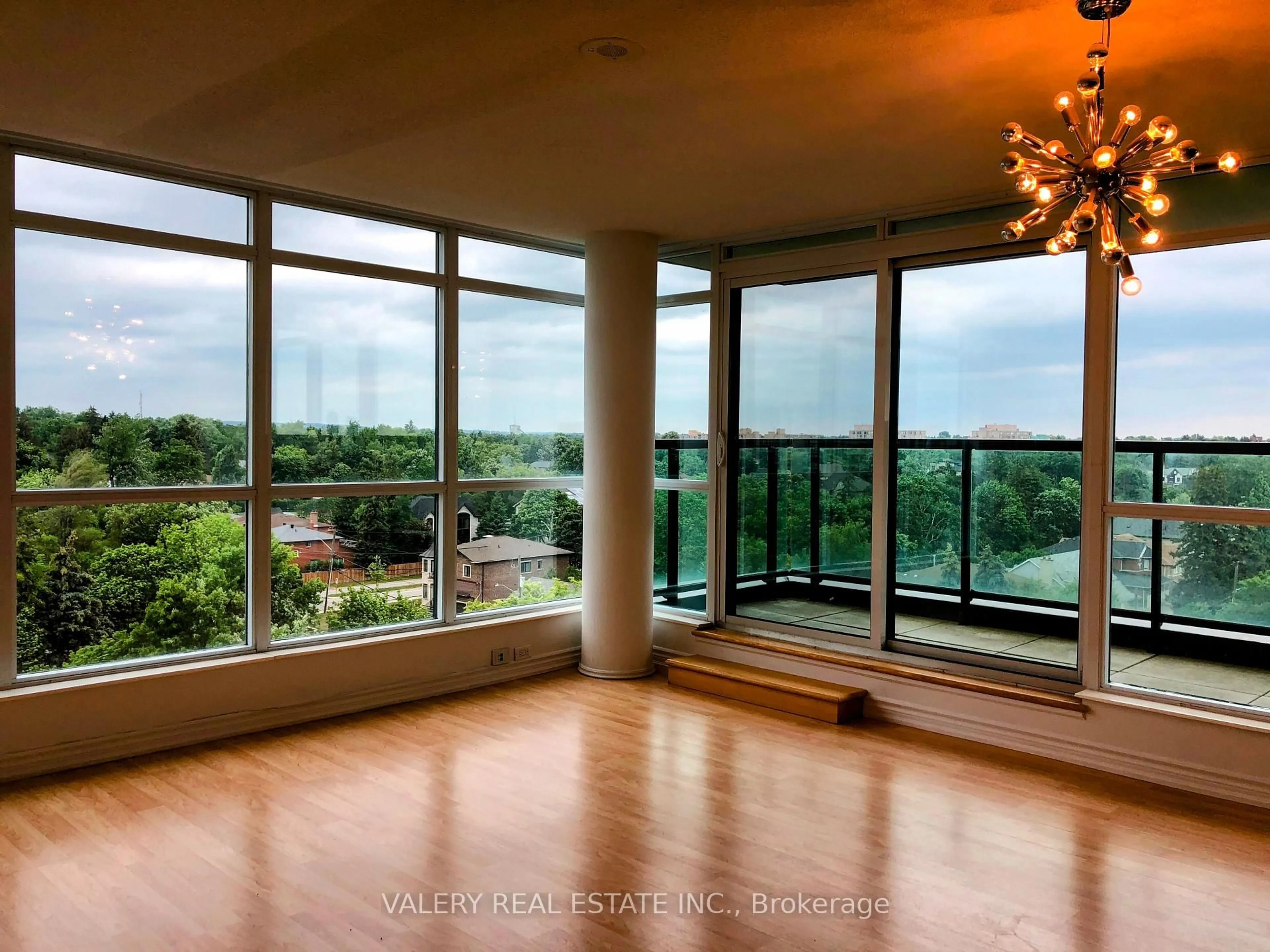 Indoor foyer for 18 Harding Blvd #907, Richmond Hill Ontario L4C 0T3