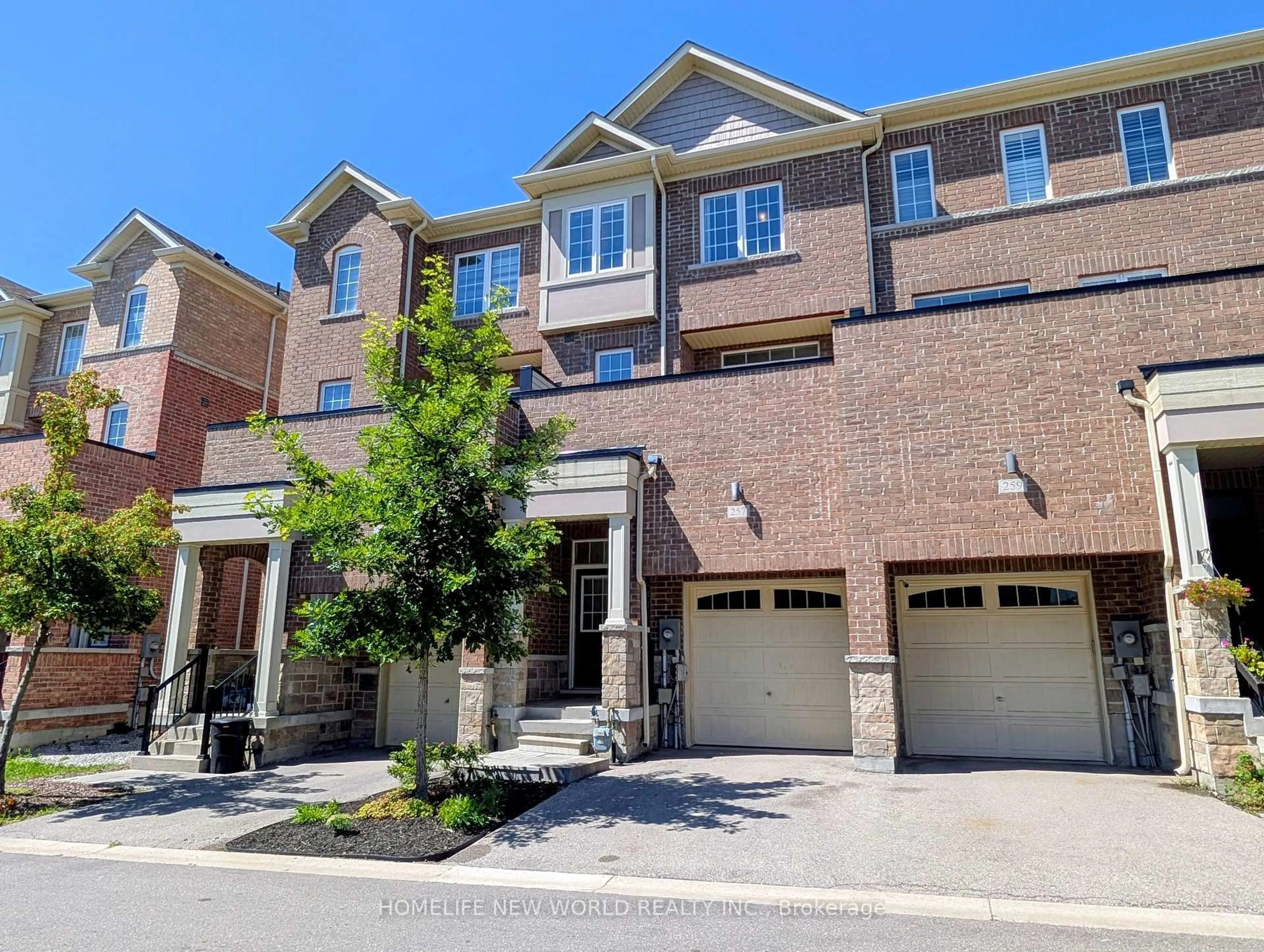 Home with brick exterior material, street for 257 Harding Park St, Newmarket Ontario L3Y 0E1