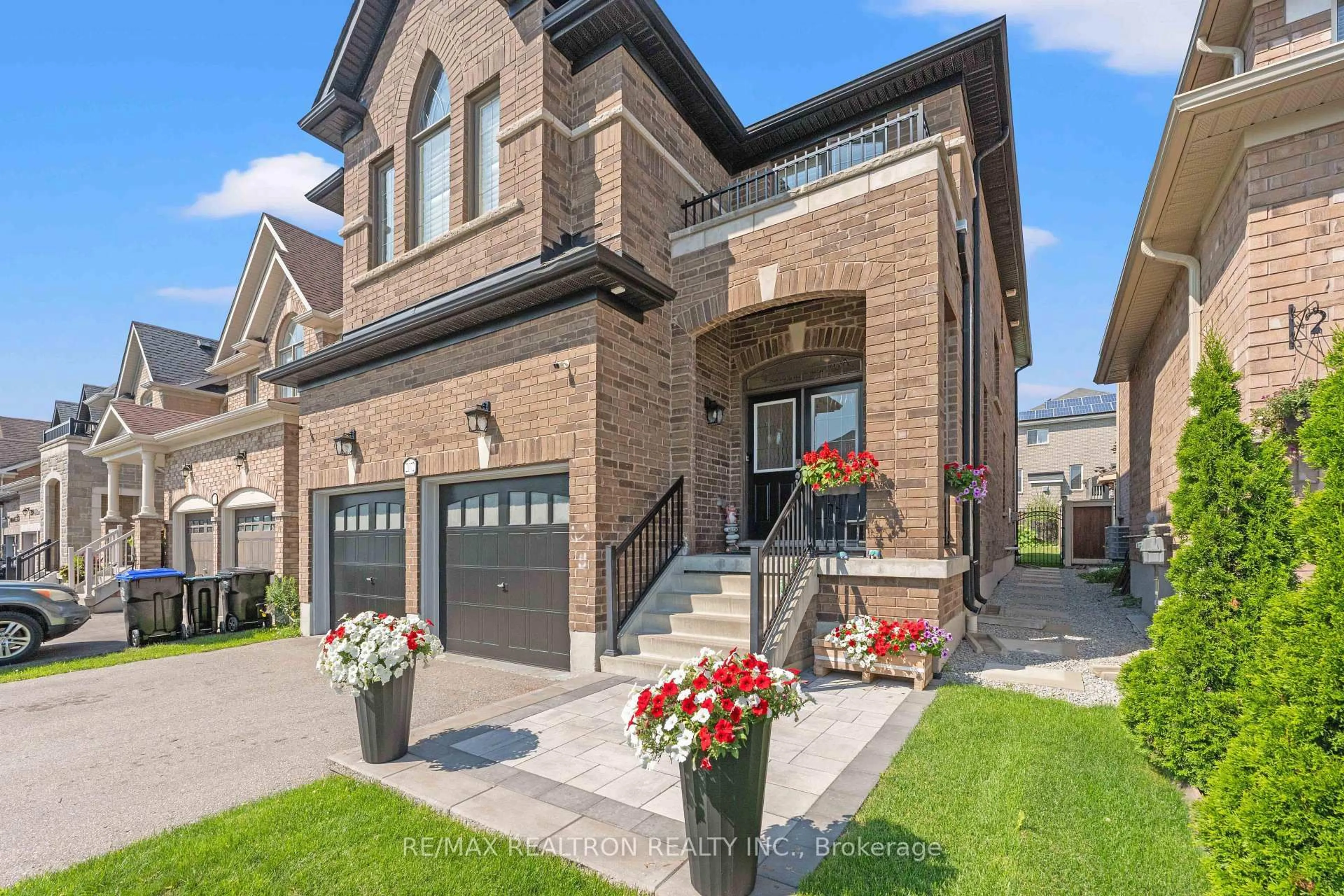 Home with brick exterior material, street for 2072 Allison St, Innisfil Ontario L9S 0K7