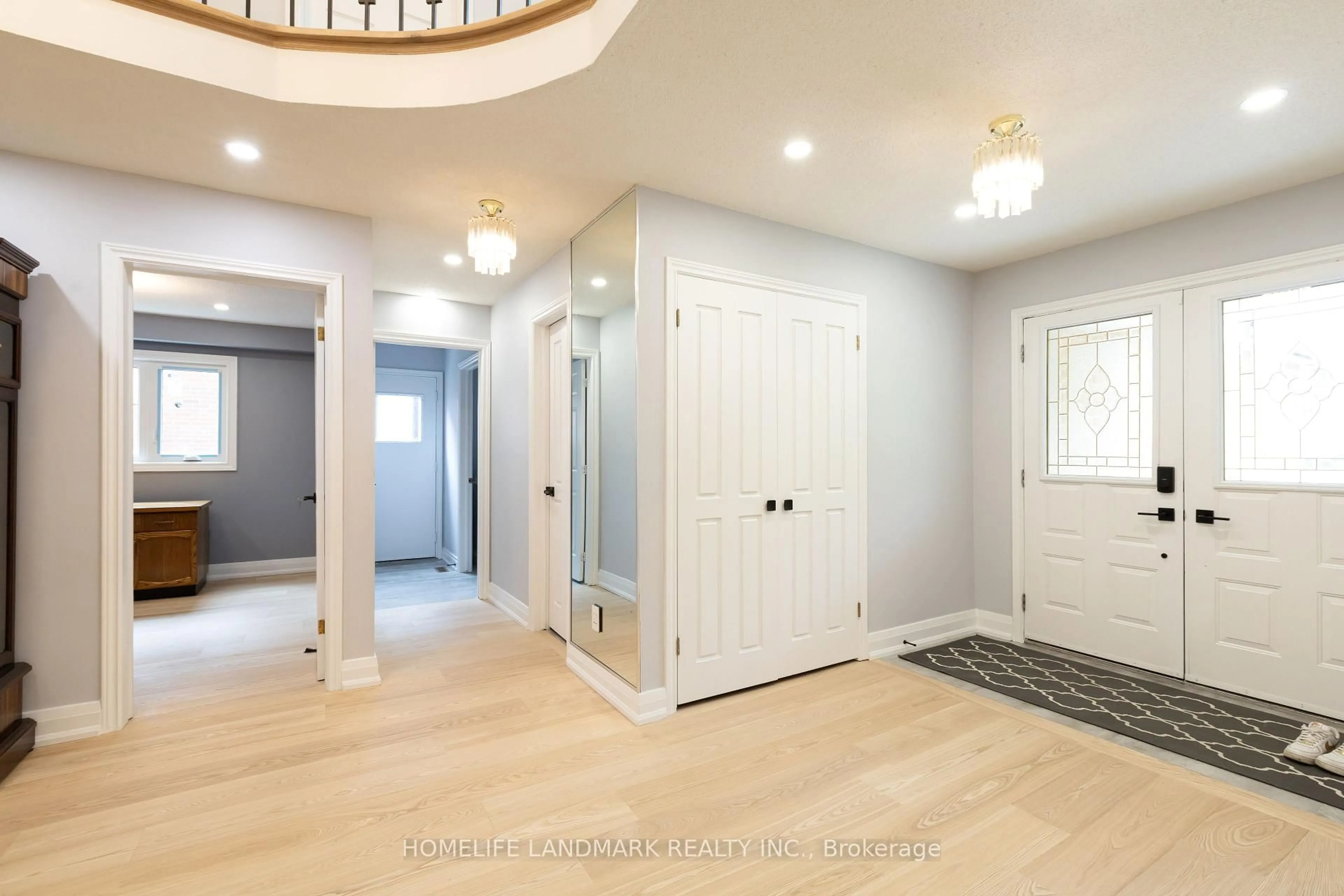 Indoor entryway for 9755 Keele St, Vaughan Ontario L6A 3Y5