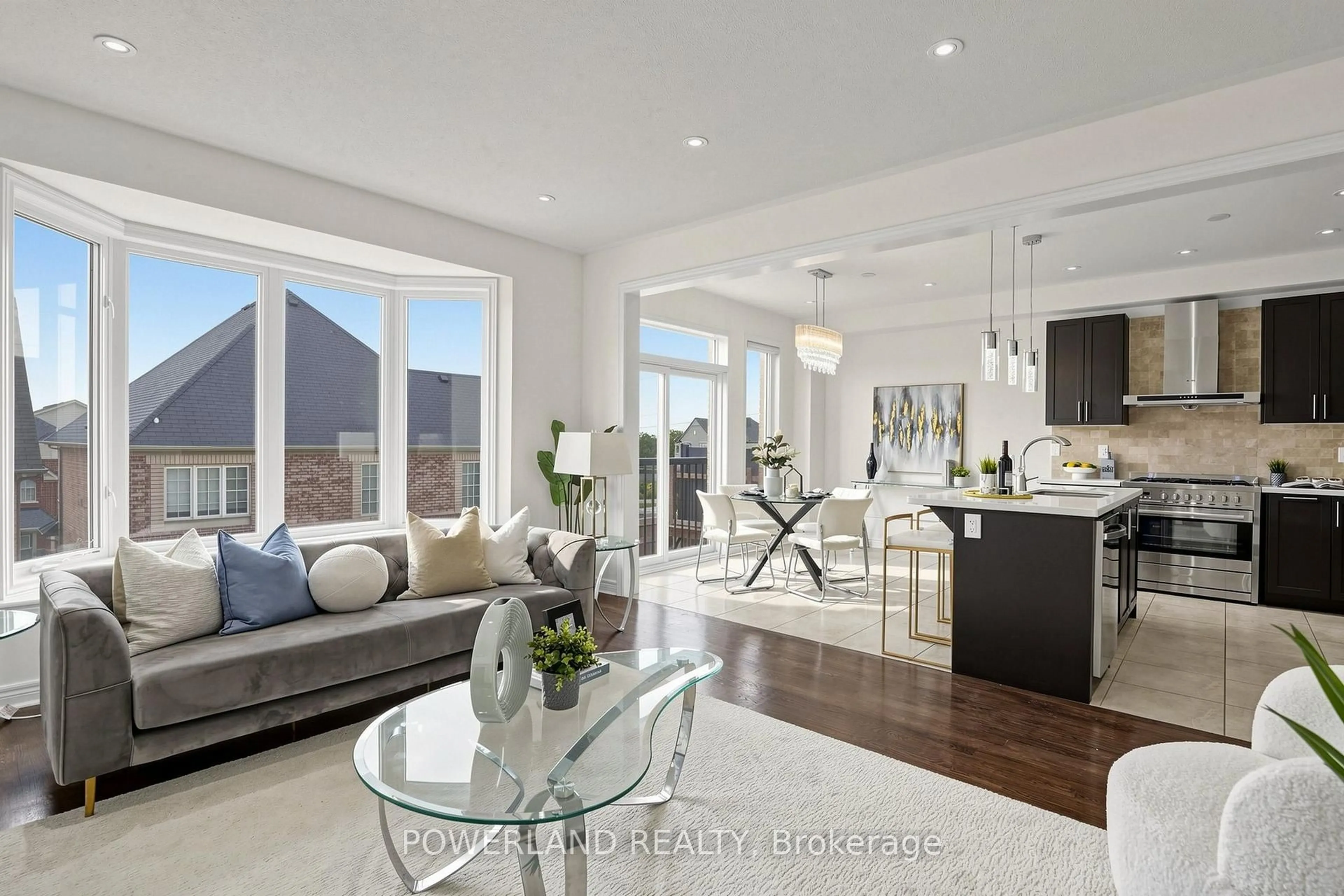 Open concept kitchen, unknown for 17 Fierheller Crt, Markham Ontario L6C 0W6