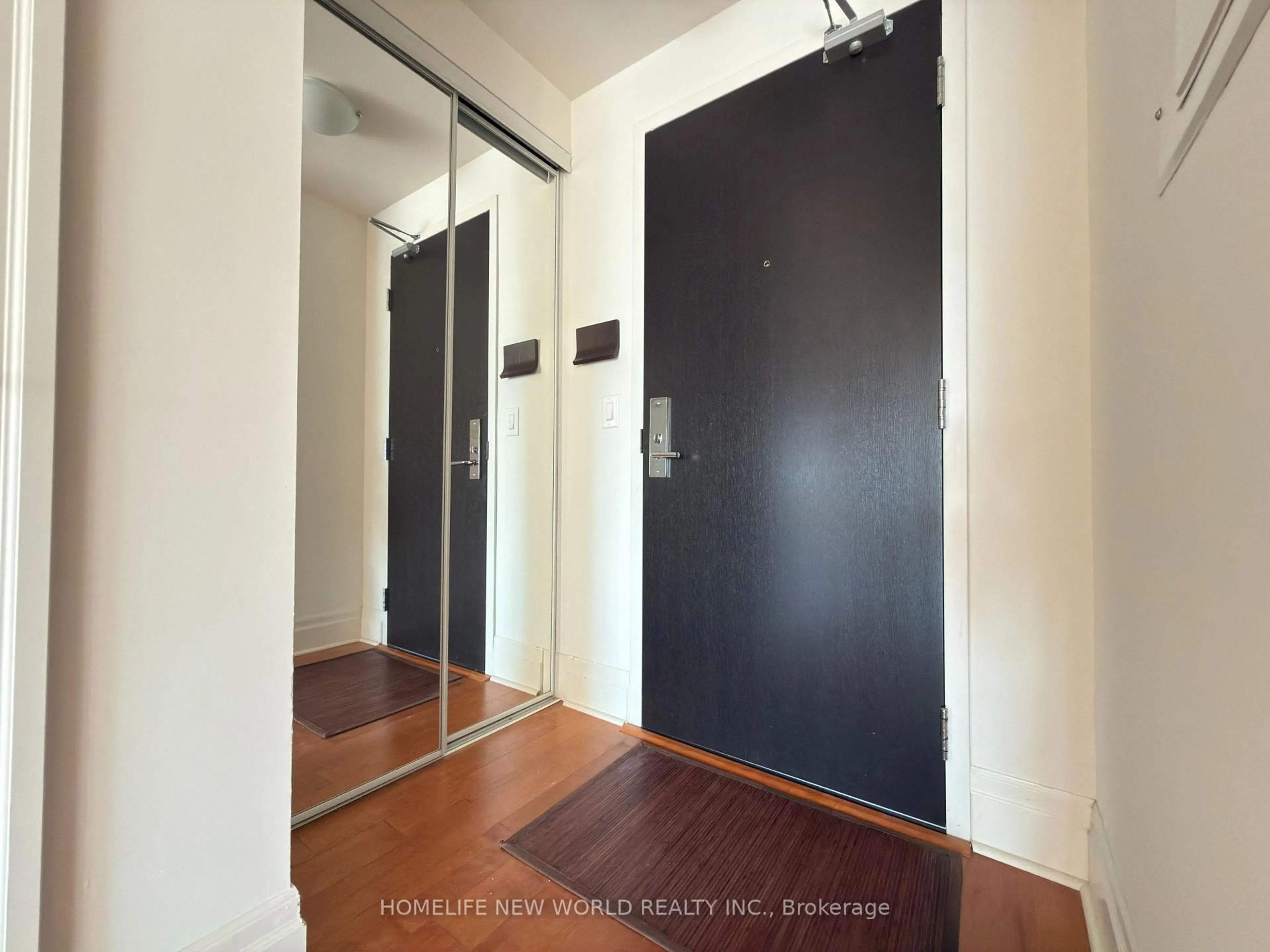 Indoor entryway for 151 Upper Duke Cres #403, Markham Ontario L6G 0E1