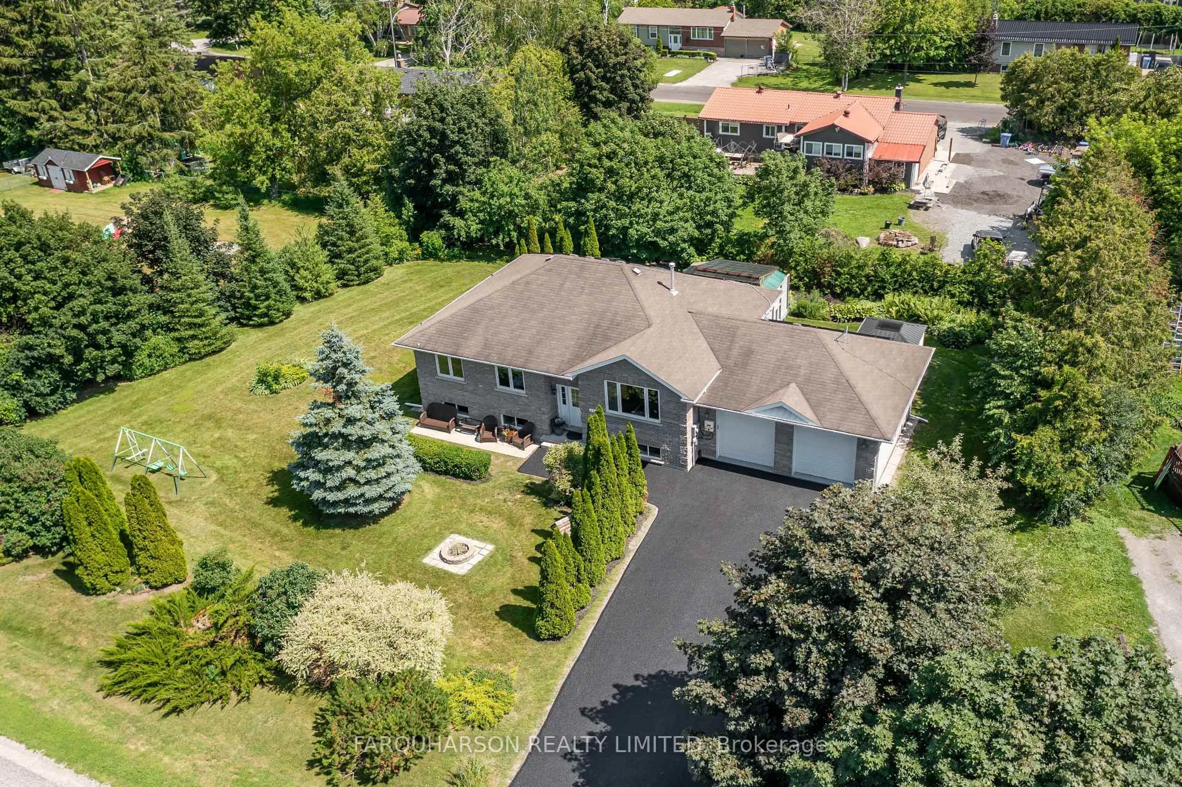 A pic from outside/outdoor area/front of a property/back of a property/a pic from drone, street for 113 George Rd, Georgina Ontario L0E 1R0