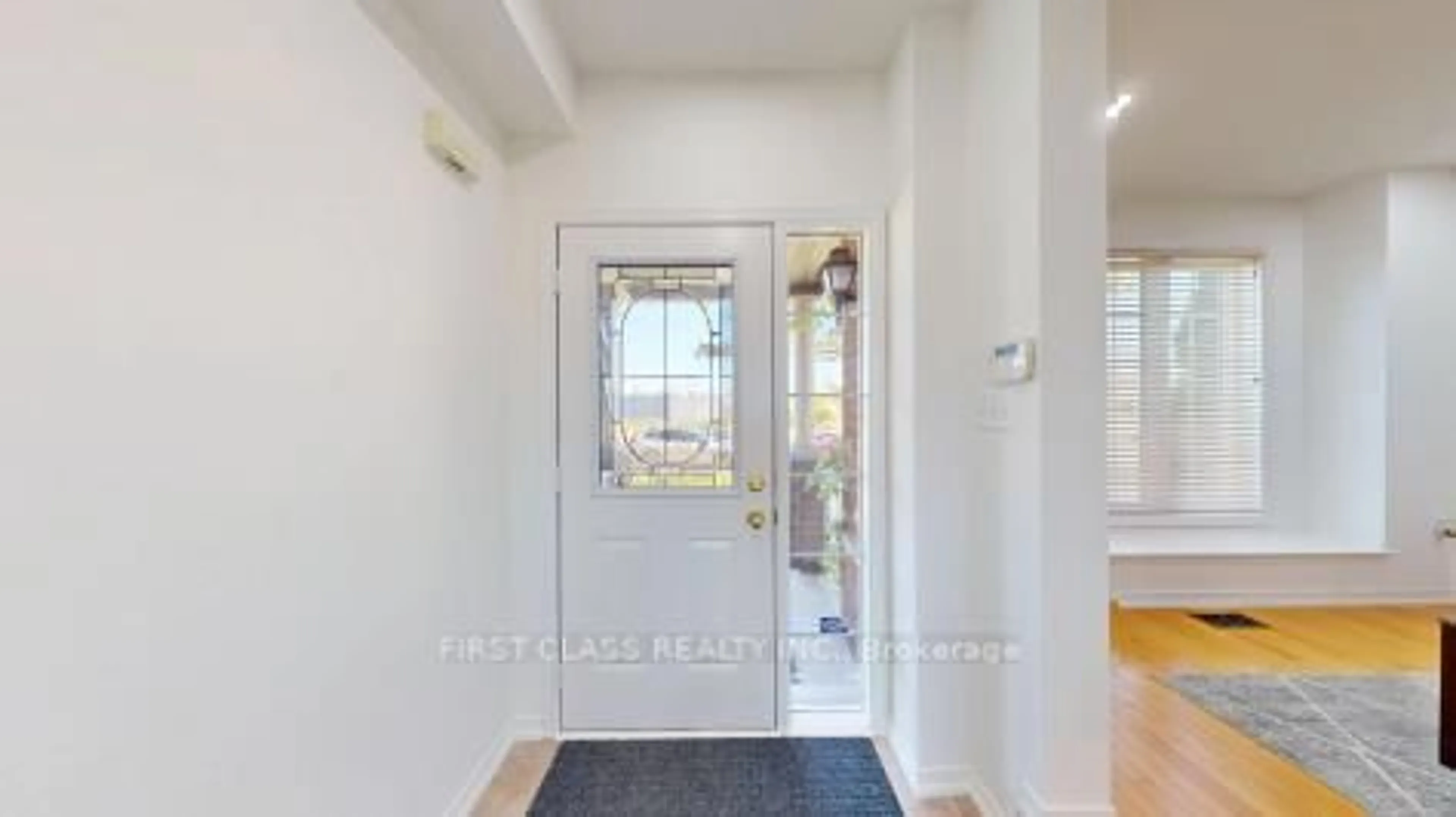 Indoor entryway for 570 Hoover Park Dr, Whitchurch-Stouffville Ontario L4A 0S8