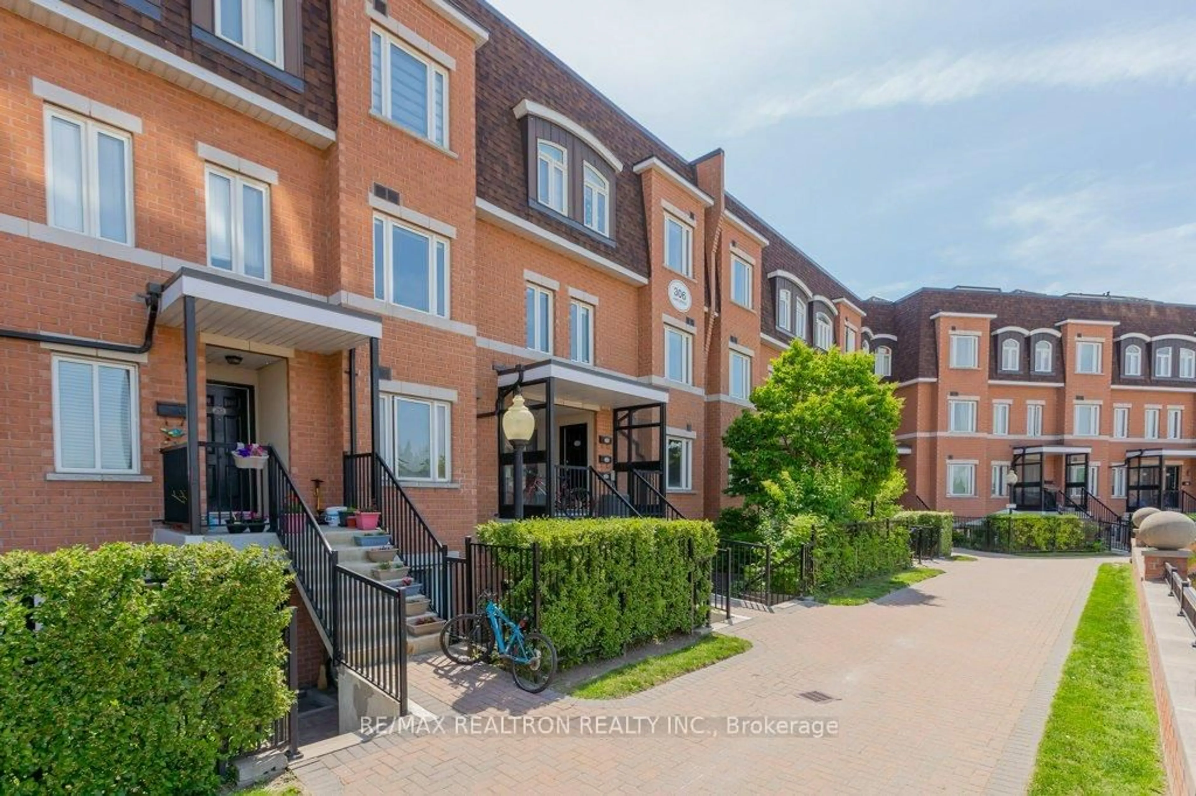 Patio, street for 306 John St ##139, Markham Ontario L3T 0A7