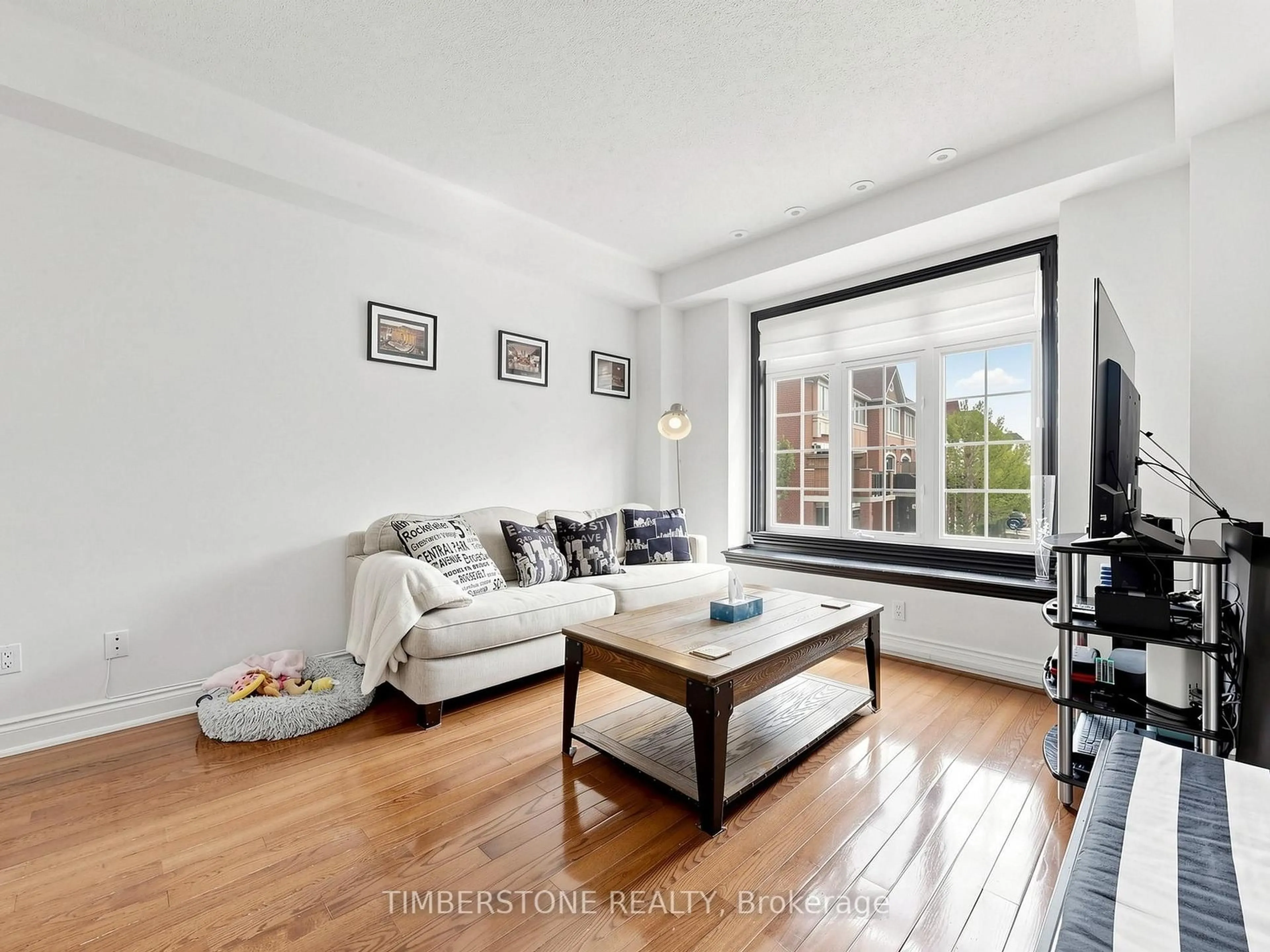 Living room with furniture, unknown for 32 George Bogg Rd, Vaughan Ontario L4L 0A3