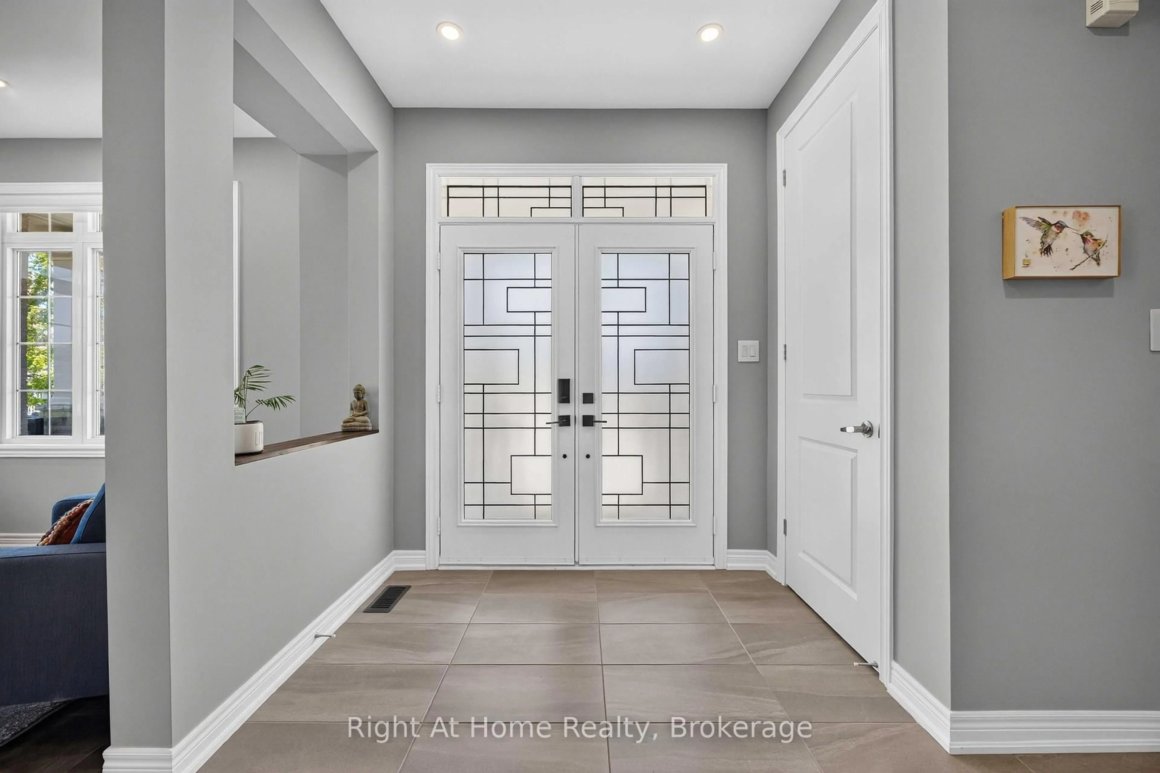 Indoor entryway for 14 Elphee Lane, Markham Ontario L6B 0Z5