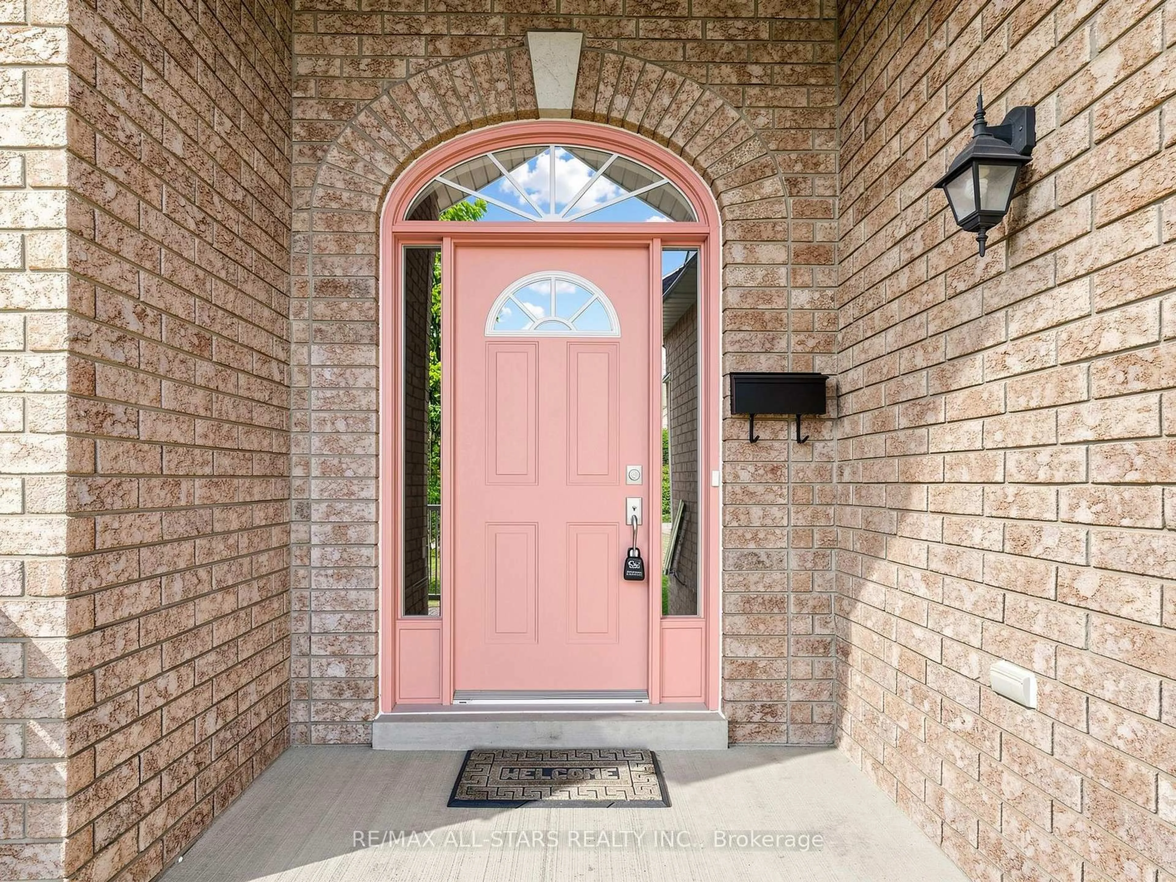 Home with brick exterior material, street for 1178 Mitchell Crt, Innisfil Ontario L9S 5A5