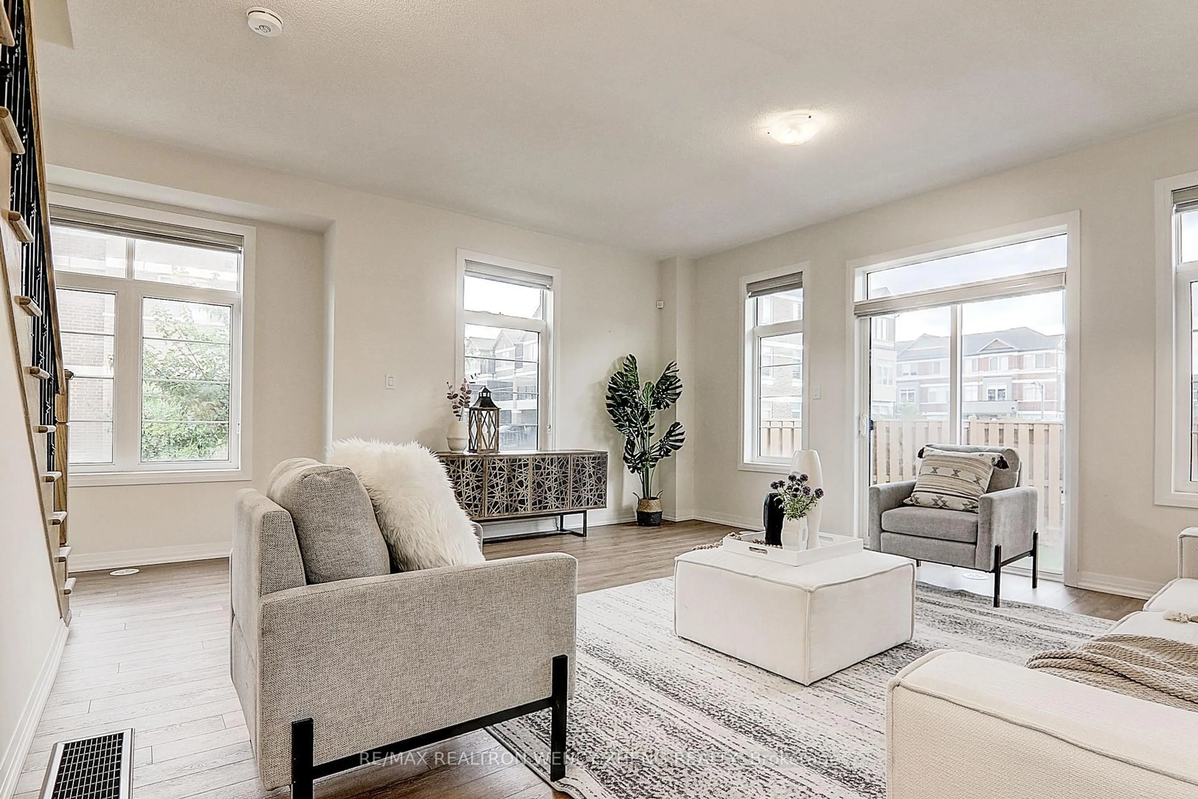 Living room with furniture, unknown for 22 Sissons Way, Markham Ontario L6B 1R2