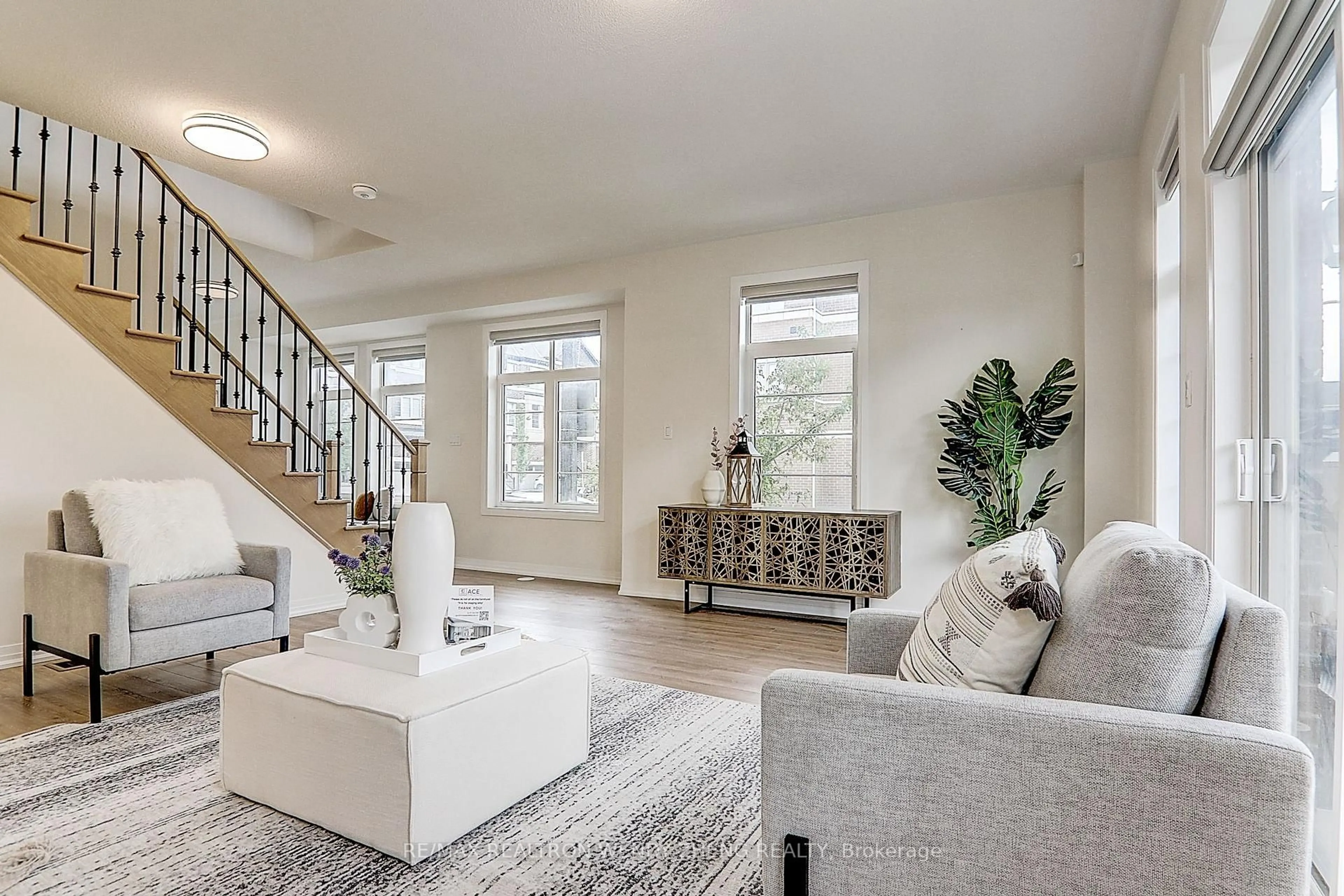 Living room with furniture, unknown for 22 Sissons Way, Markham Ontario L6B 1R2