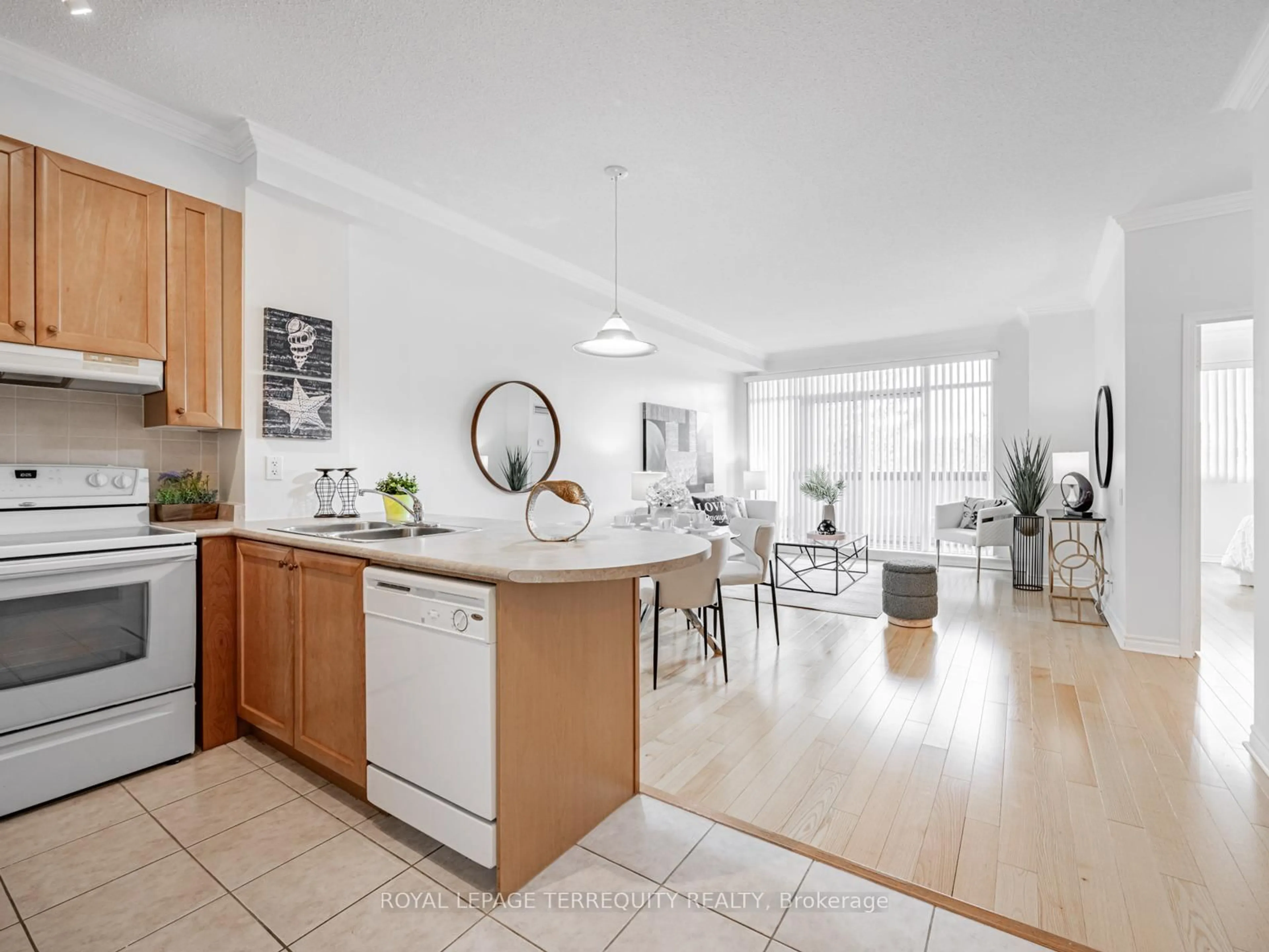 Open concept kitchen, unknown for 11121 Yonge St #215, Richmond Hill Ontario L4C 0S7