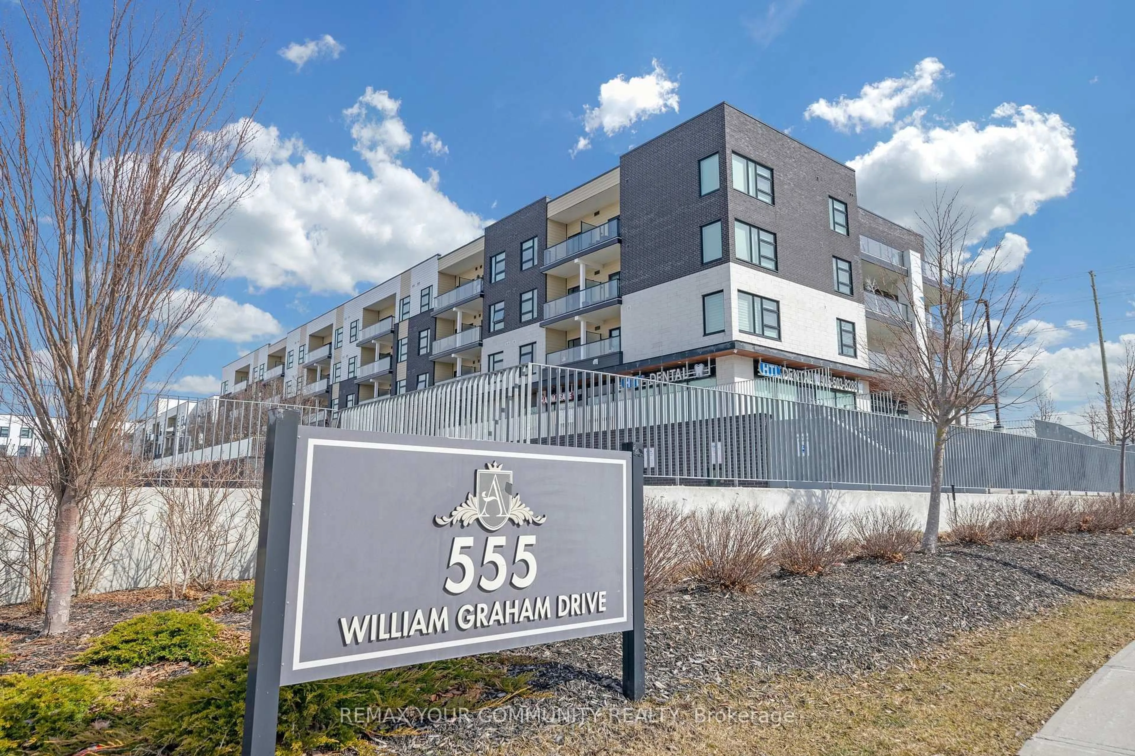 Unknown for 555 William Graham Dr #PH401, Aurora Ontario L4G 3H9