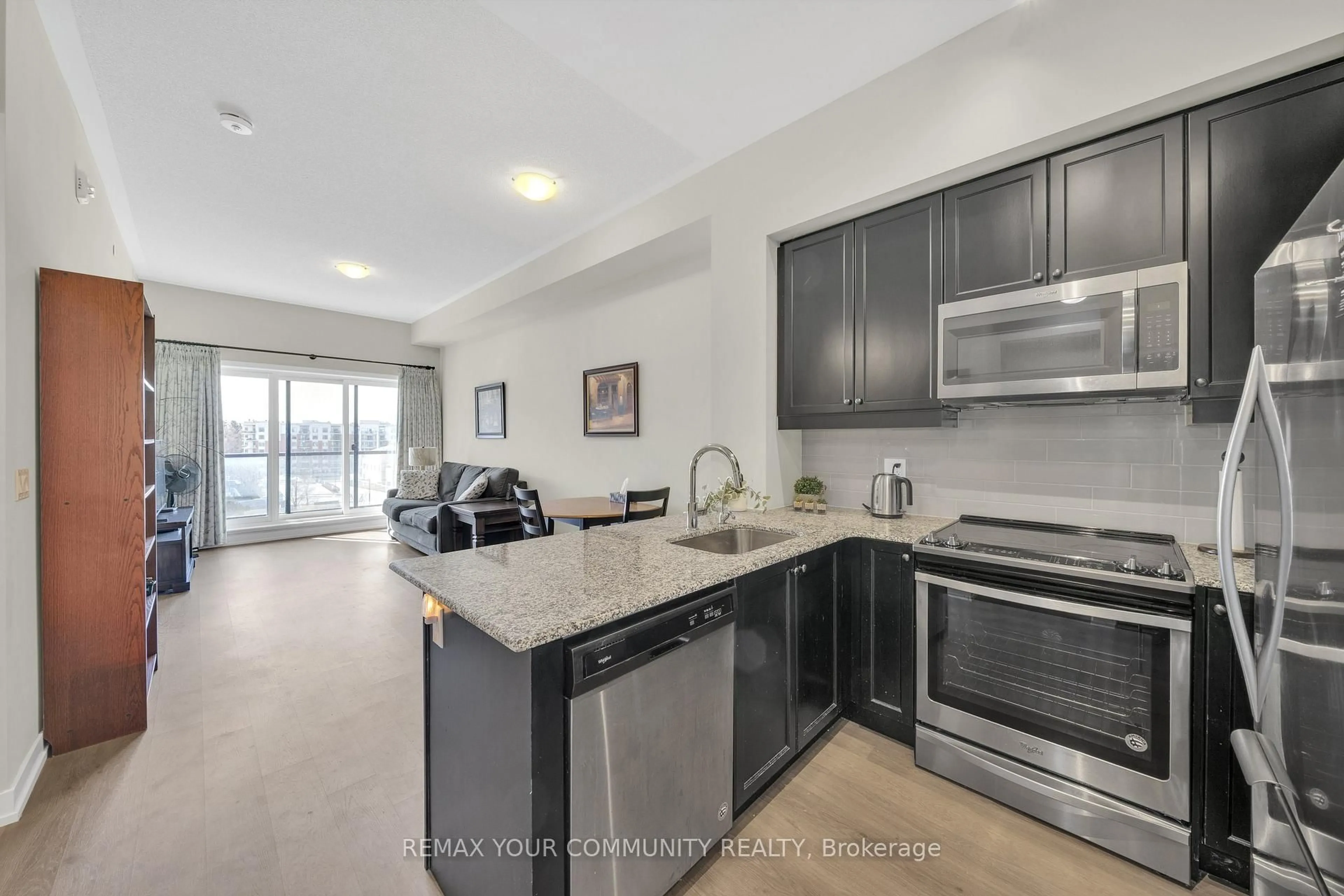 Open concept kitchen, unknown for 555 William Graham Dr #PH401, Aurora Ontario L4G 3H9