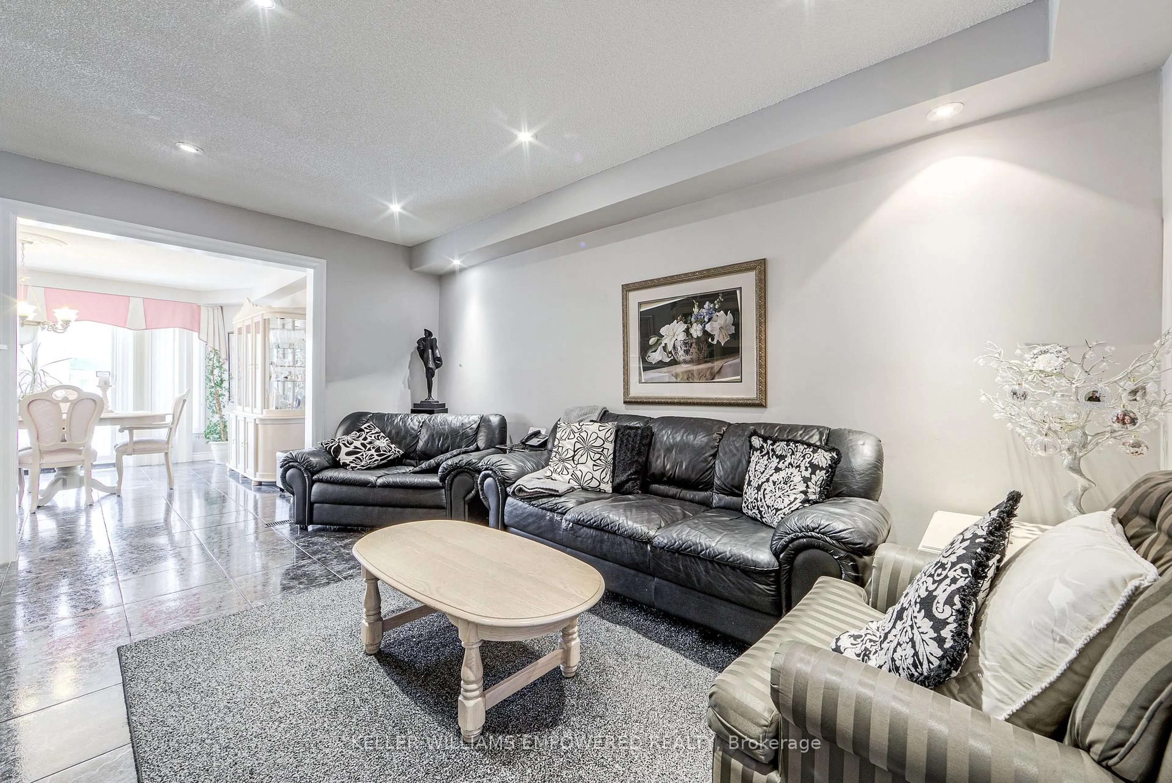 Living room with furniture, cement floor for 79 Oakmount Cres, Vaughan Ontario L4K 2C2