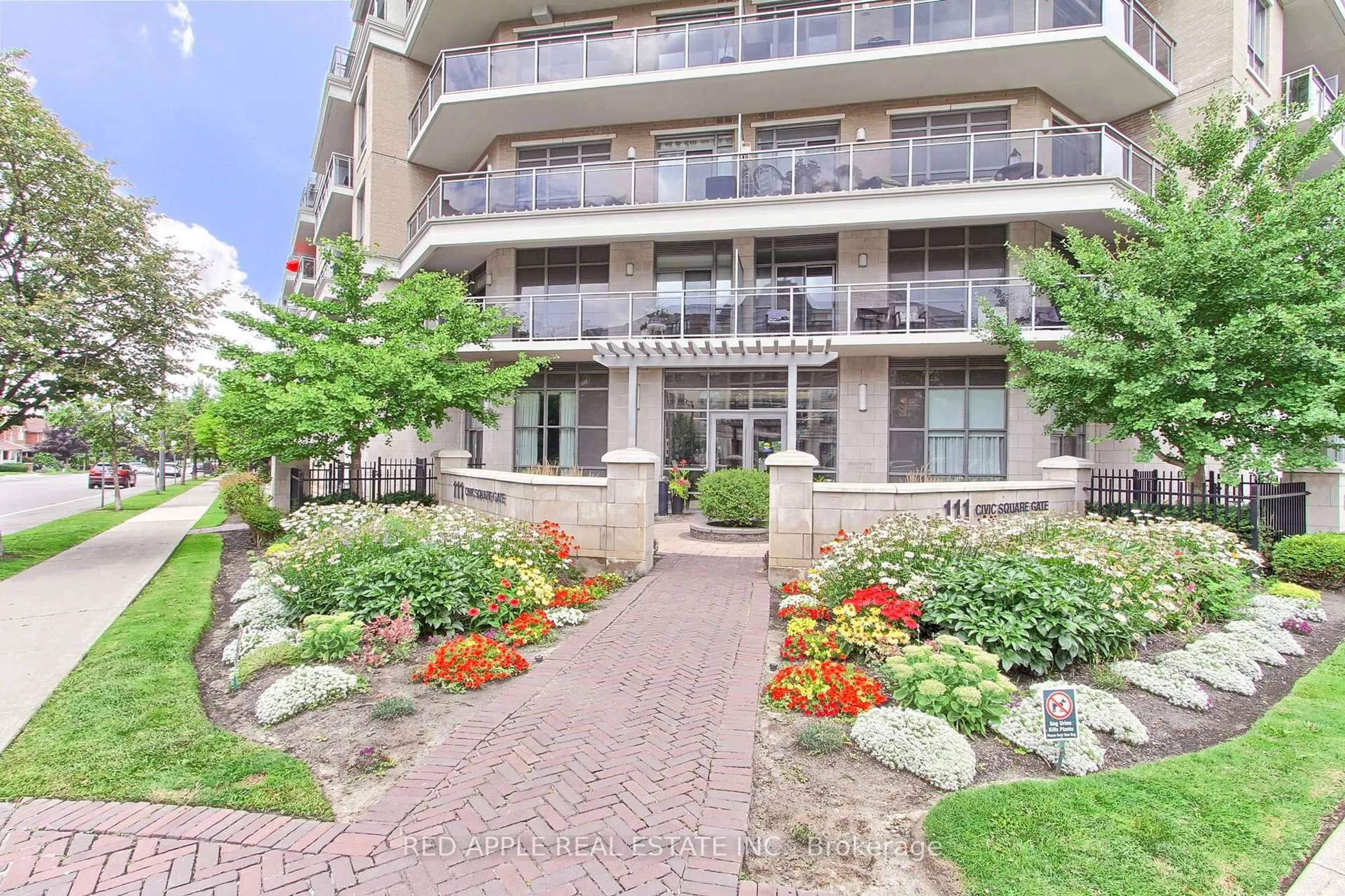 Patio, unknown for 111 Civic Square Gate #519, Aurora Ontario L4G 0S6