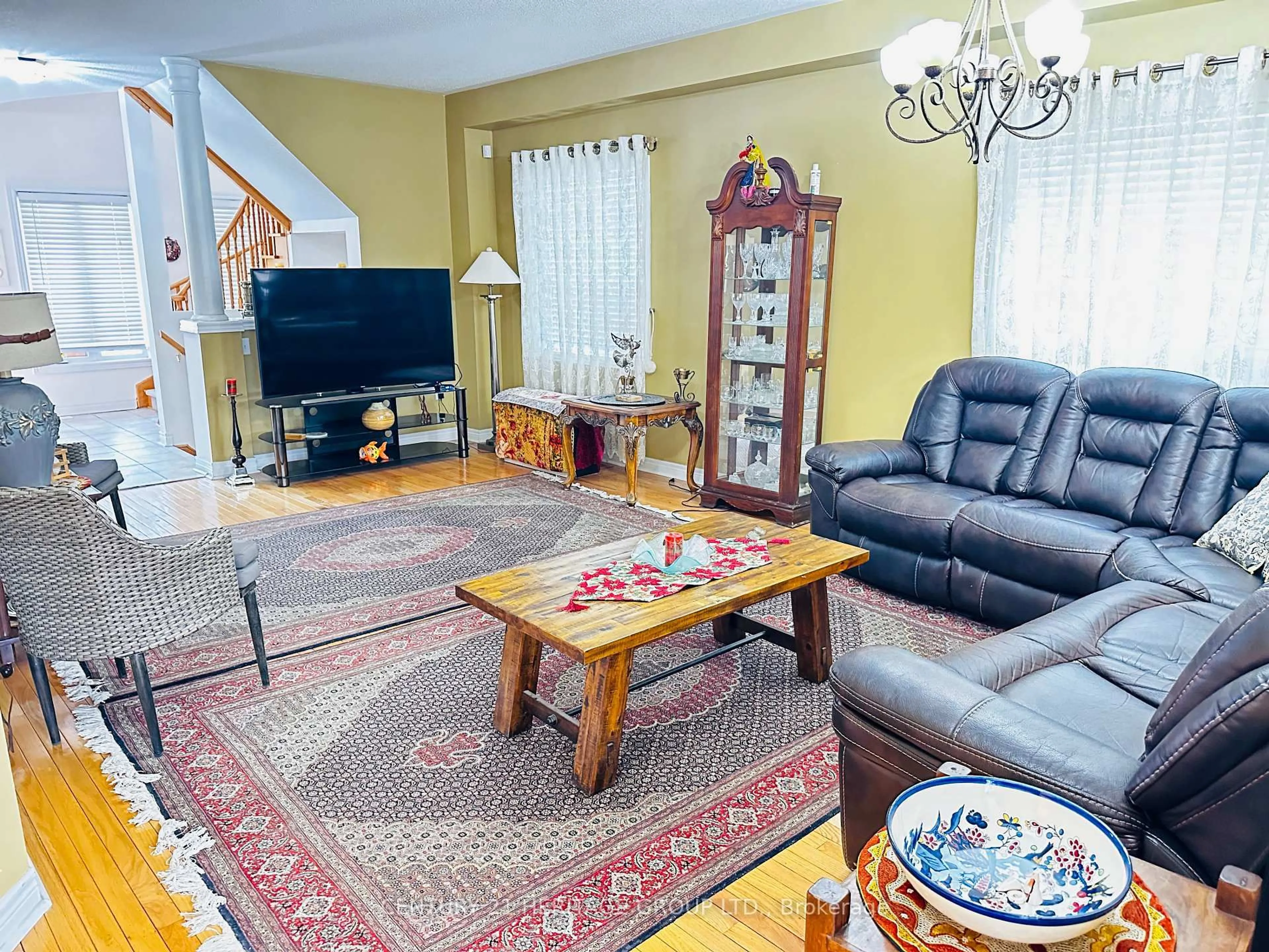 Living room with furniture, unknown for 97 Maroon Dr, Richmond Hill Ontario L4E 5B6