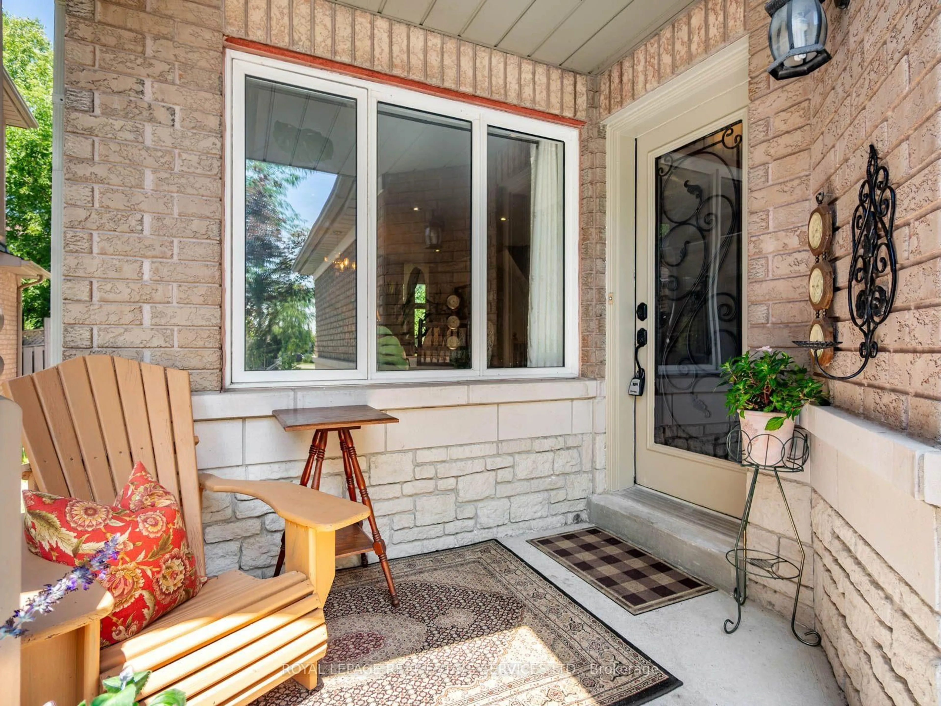 Indoor entryway for 84 Sandway Cres, Vaughan Ontario L6A 2M3