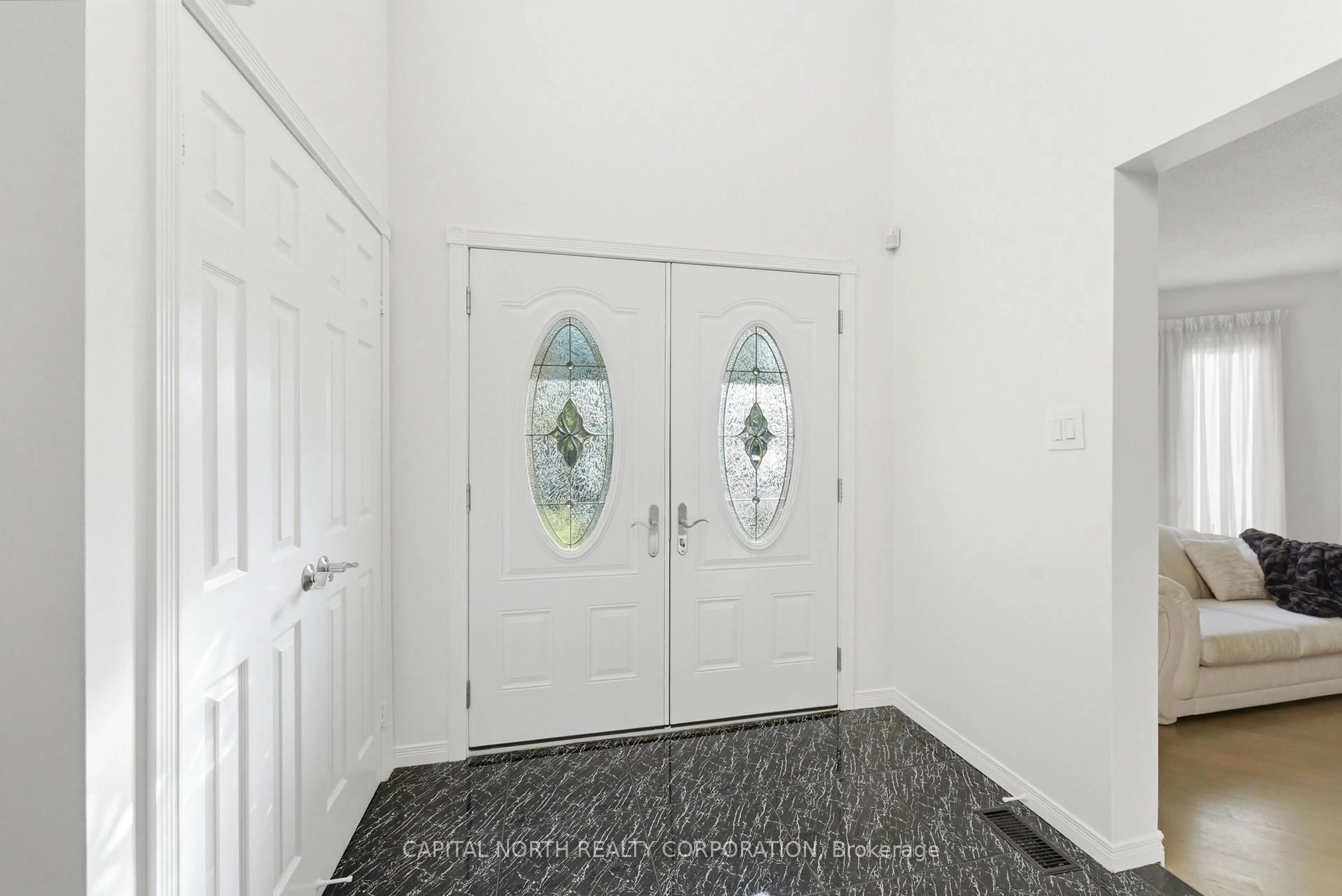 Indoor foyer for 39 Waterhouse Way, Richmond Hill Ontario L4C 9H5