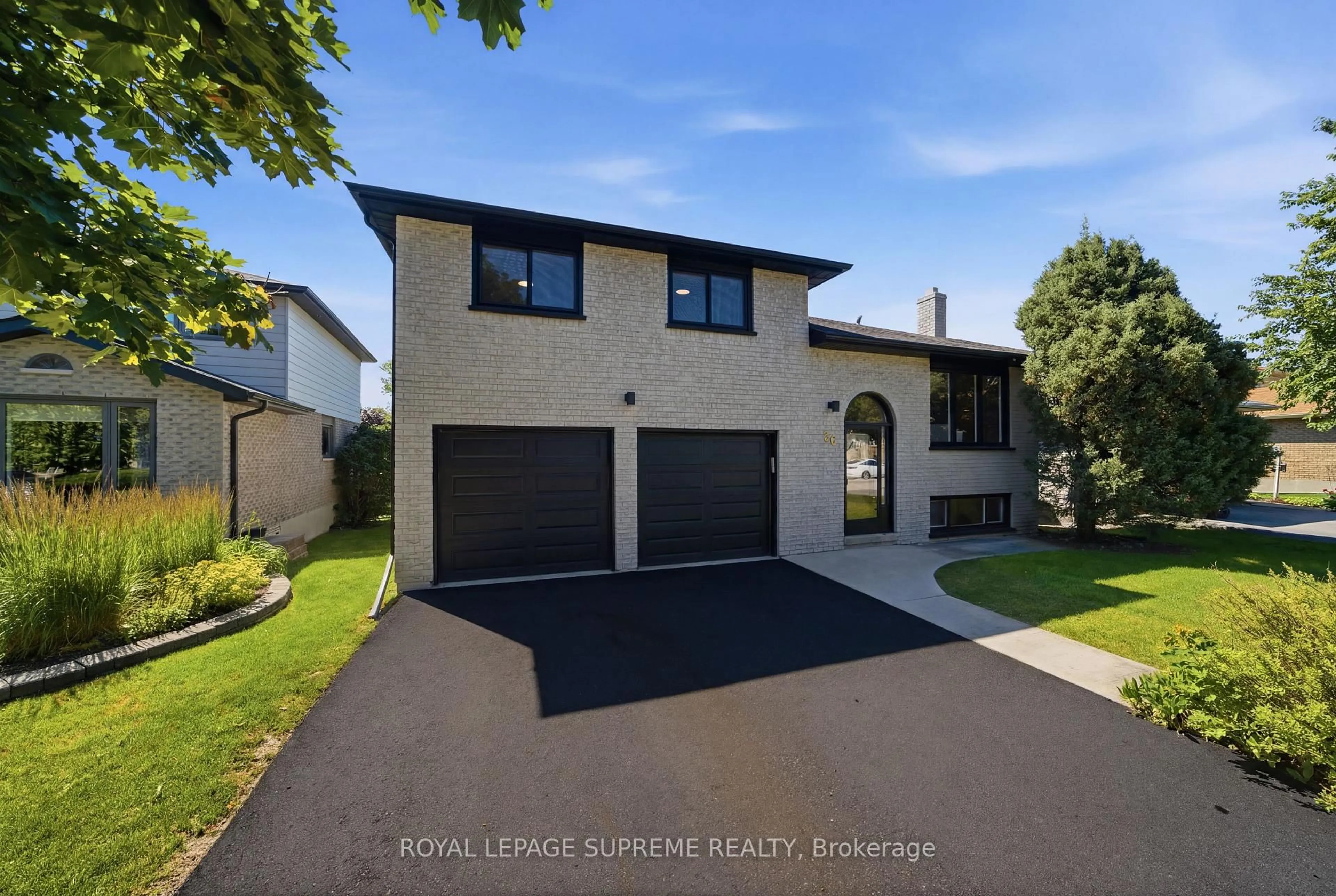 Home with brick exterior material, street for 26 Crown Cres, Bradford West Gwillimbury Ontario L3Z 2M6