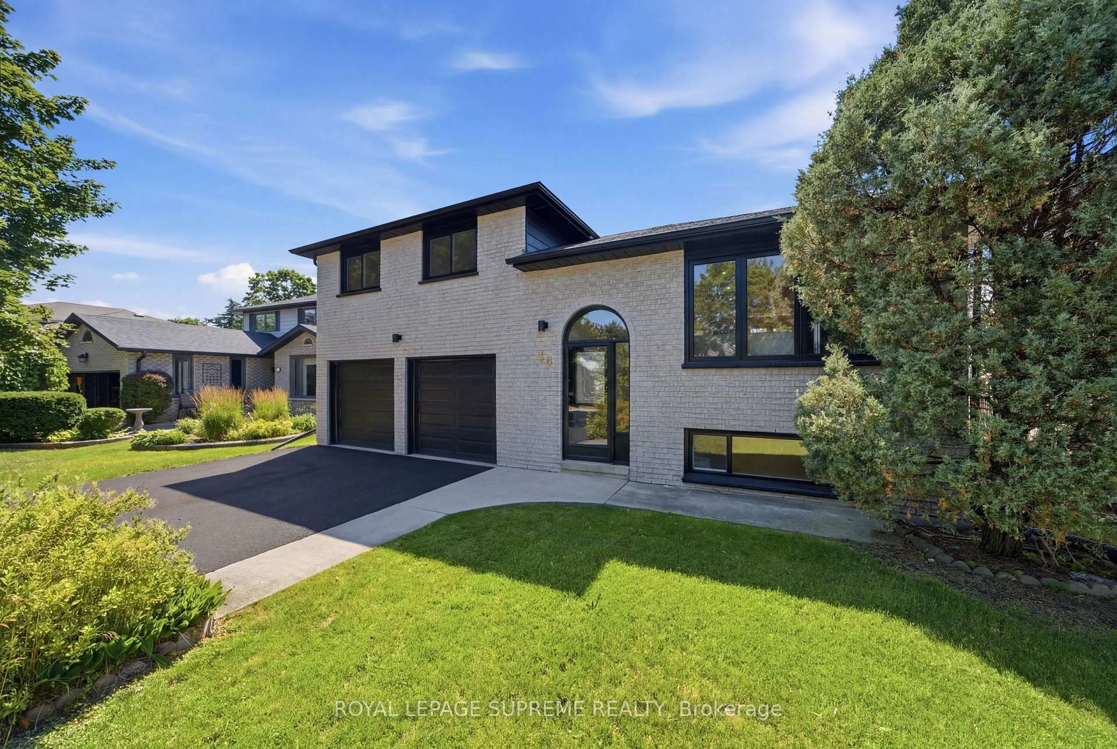 Home with brick exterior material, street for 26 Crown Cres, Bradford West Gwillimbury Ontario L3Z 2M6