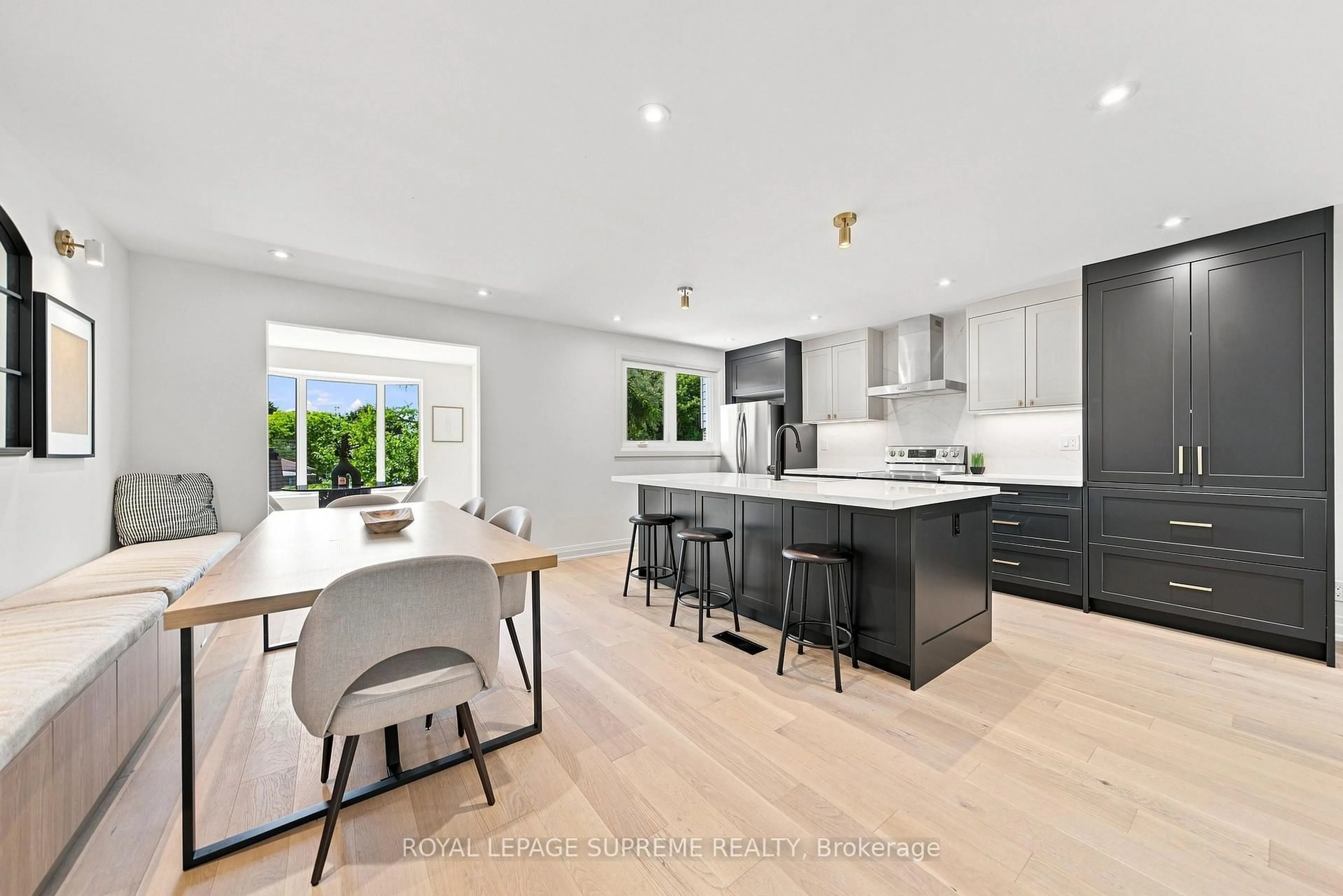 Open concept kitchen, unknown for 26 Crown Cres, Bradford West Gwillimbury Ontario L3Z 2M6