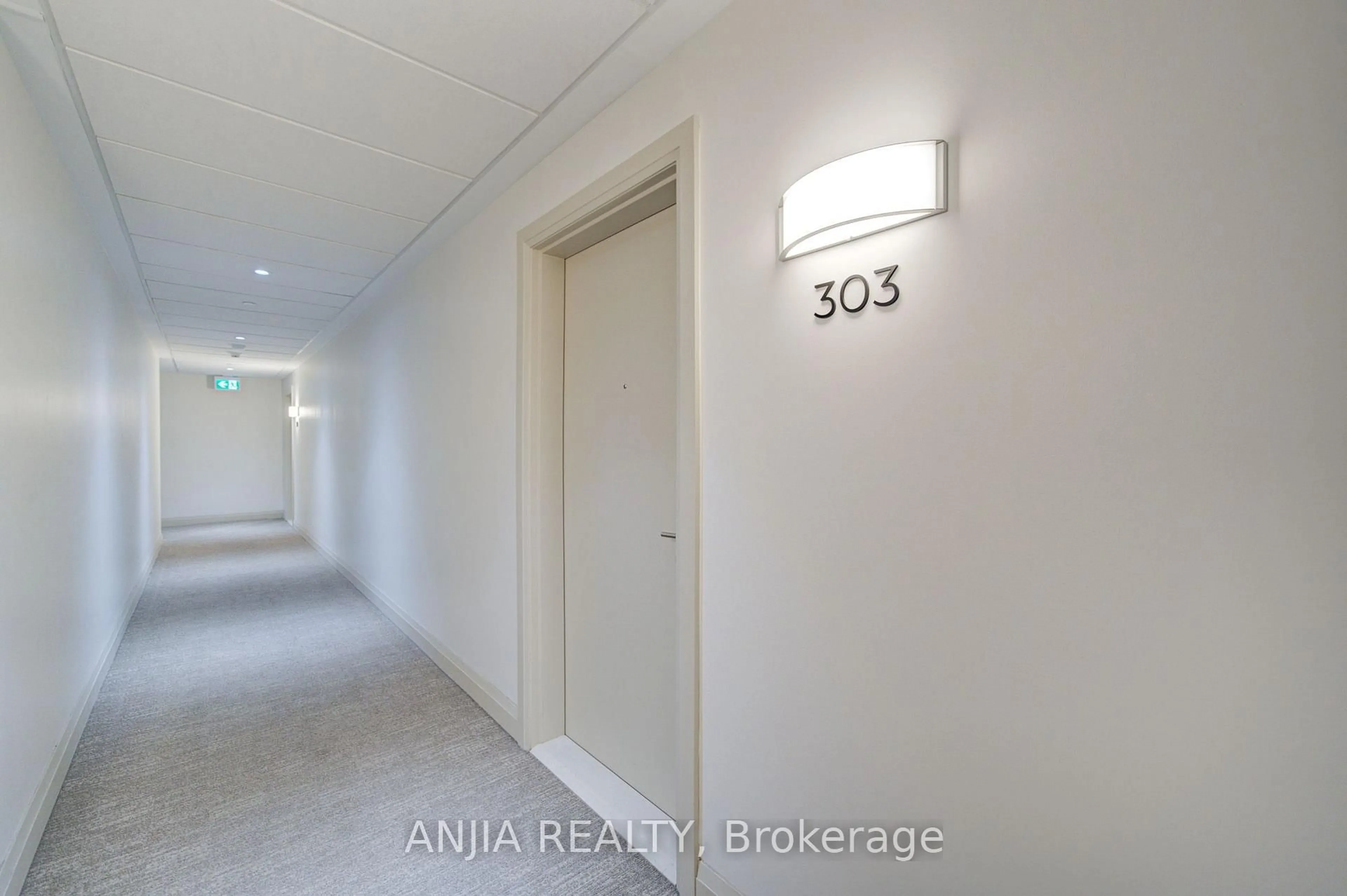 Indoor foyer for 101 Cathedral High St #303, Markham Ontario L6C 0P1