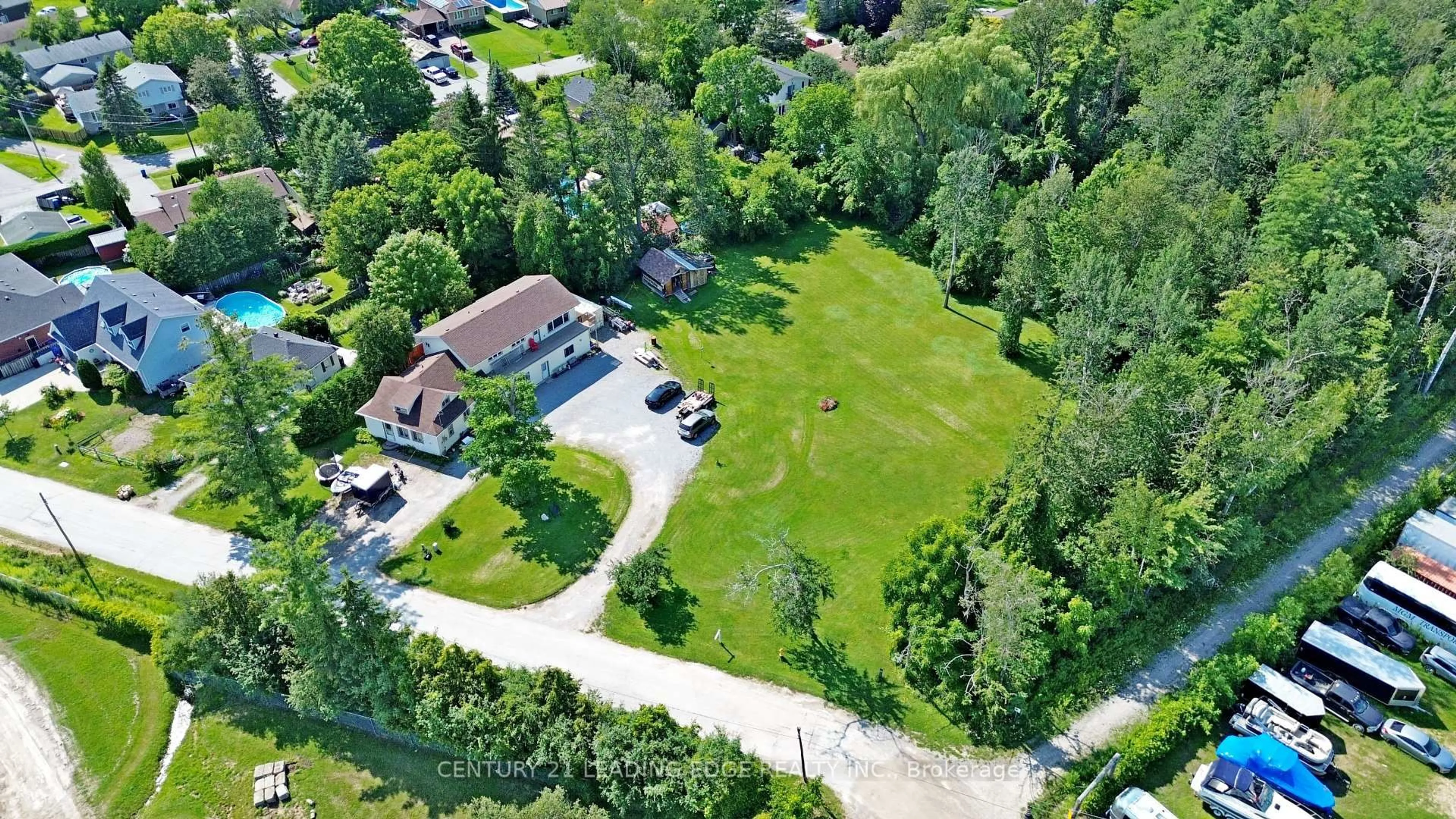 A pic from outside/outdoor area/front of a property/back of a property/a pic from drone, street for 76 Market St, Georgina Ontario L0E 1R0