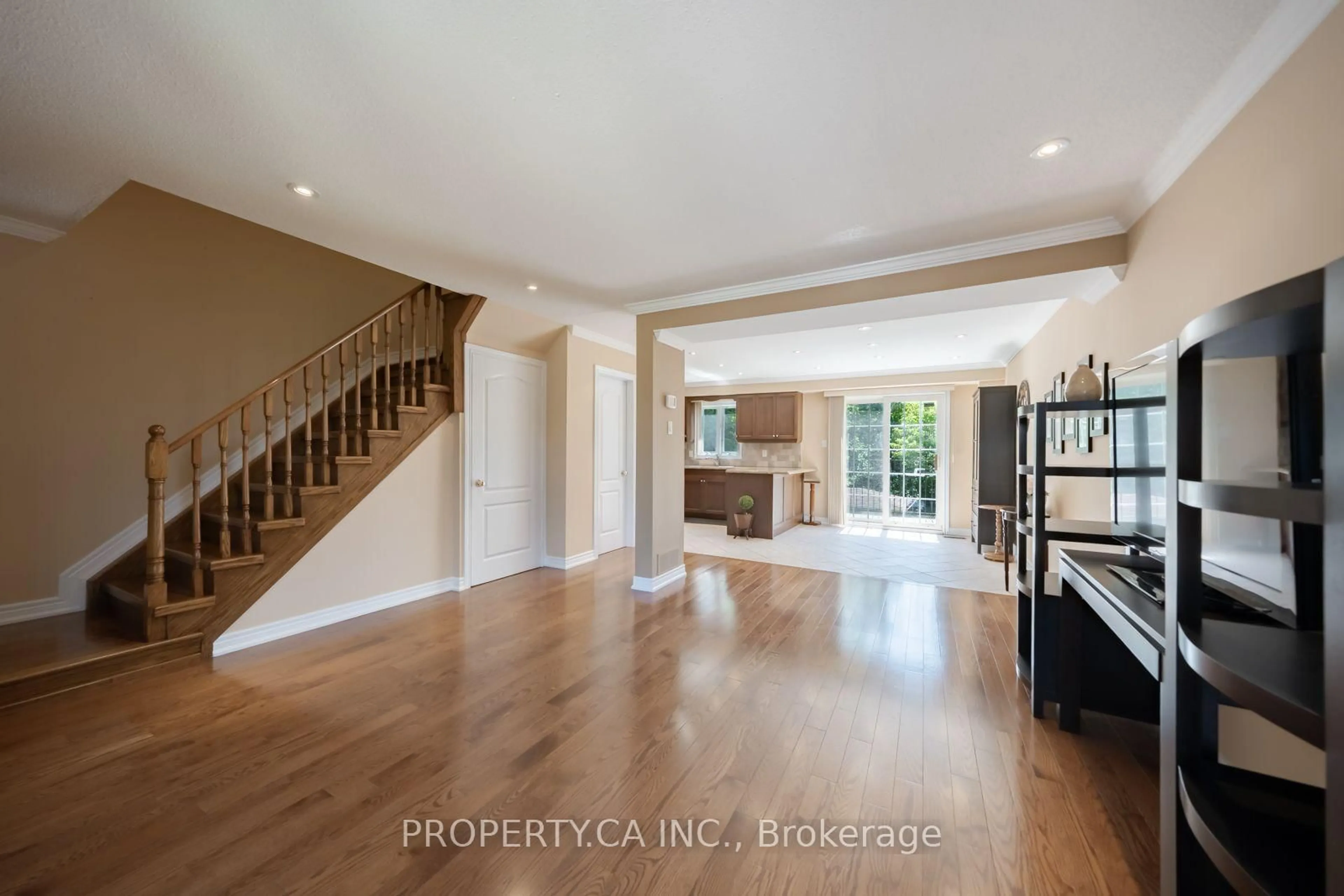 Indoor entryway for 17 Boyne Highlands Crt, Vaughan Ontario L4K 1K4