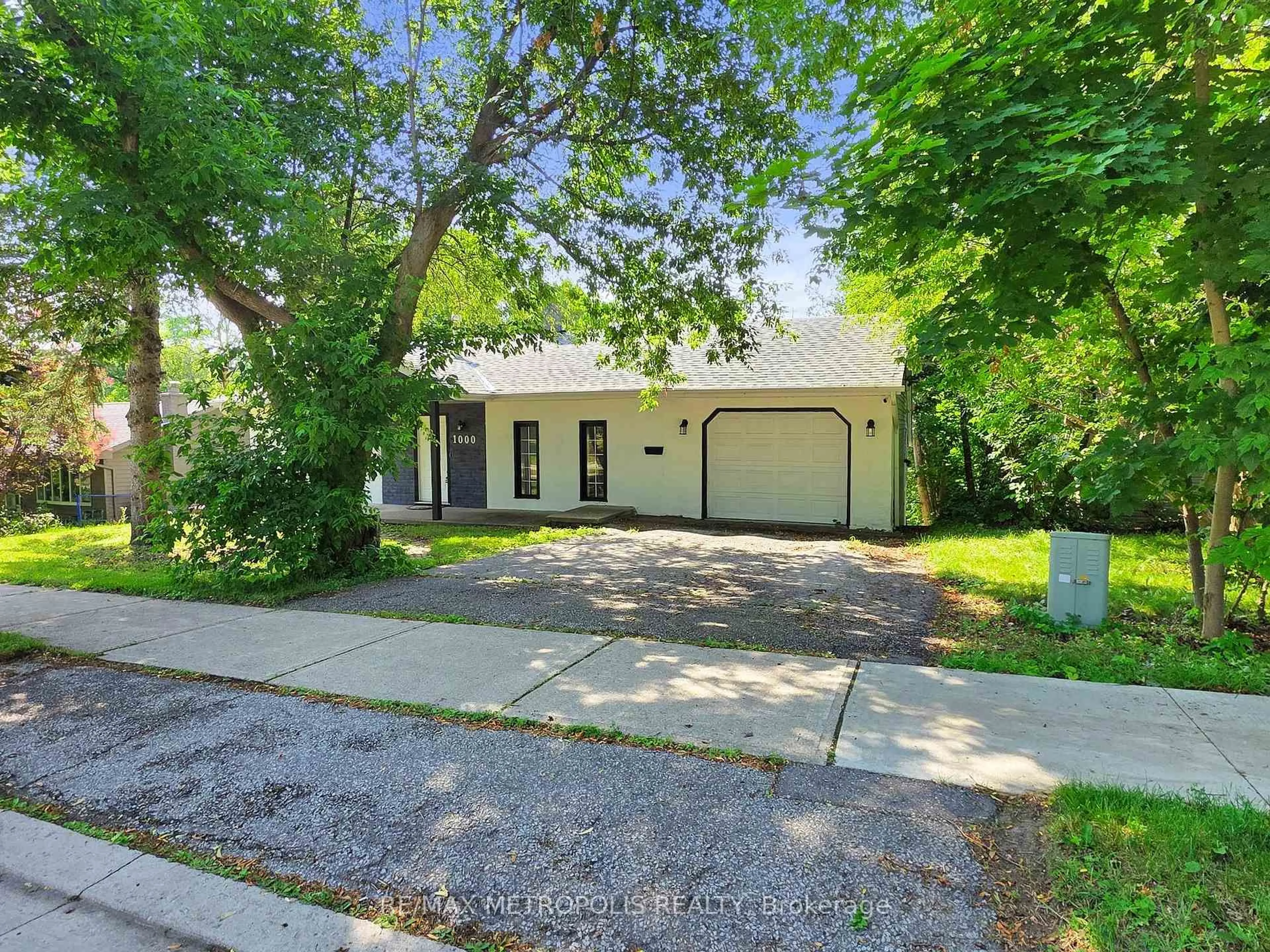 Unknown for 1000 Elgin St, Newmarket Ontario L3Y 3C1