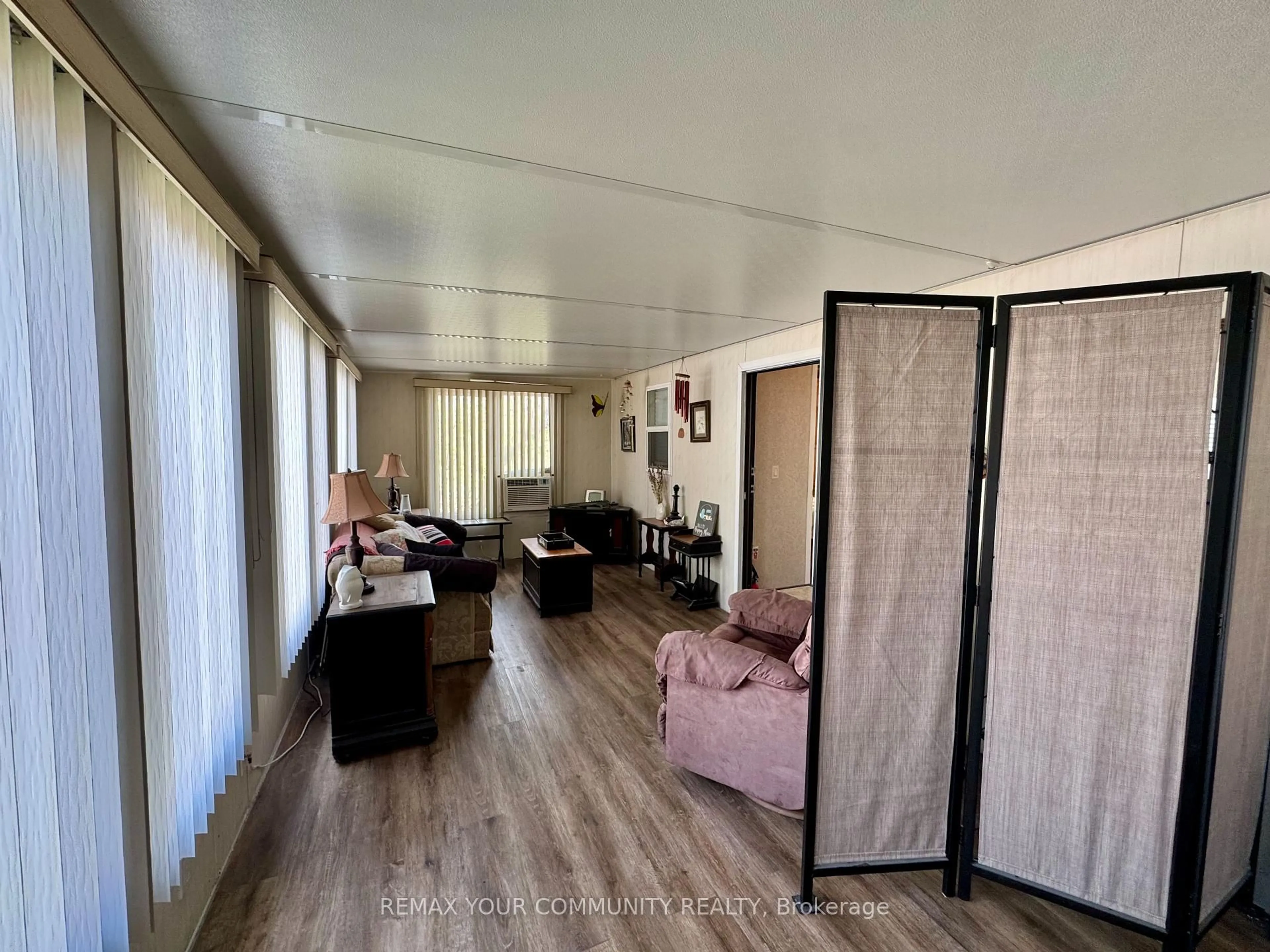 A pic of a room for 285 Crydermans Sdrd #323, Georgina Ontario L0E 1A0