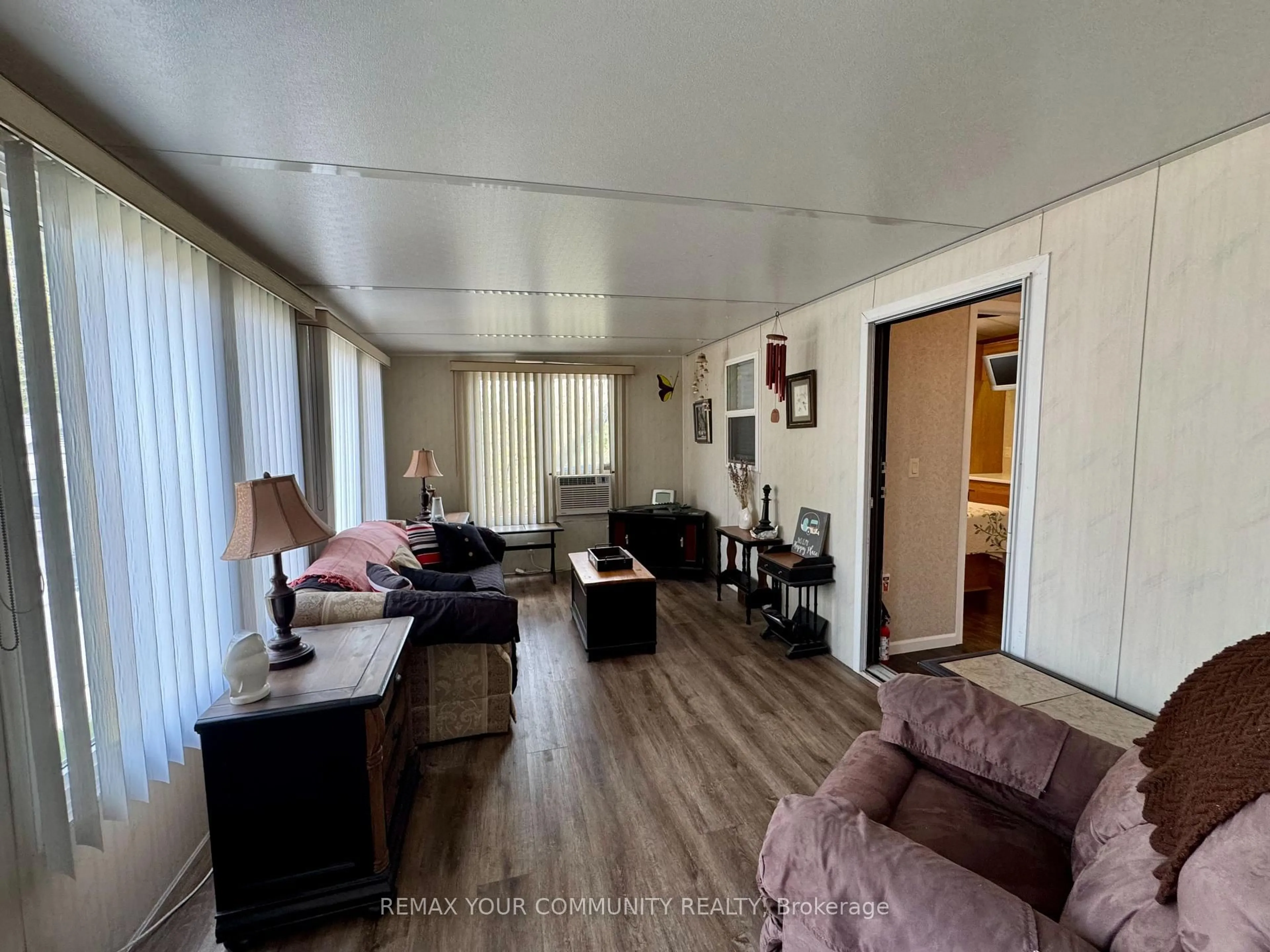 A pic of a room for 285 Crydermans Sdrd #323, Georgina Ontario L0E 1A0