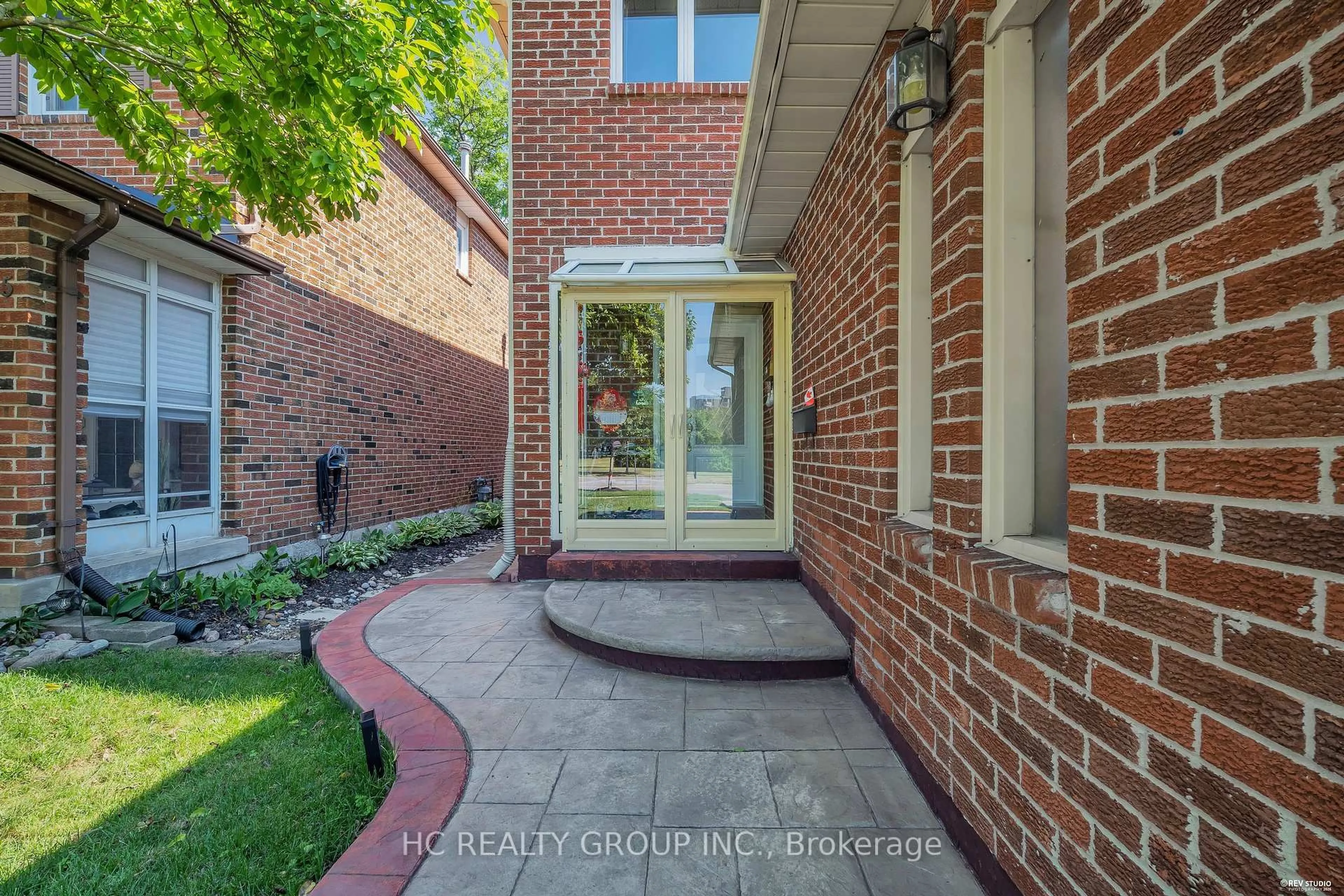 Home with brick exterior material, street for 17 Pugsley Ave, Richmond Hill Ontario L4C 8B6
