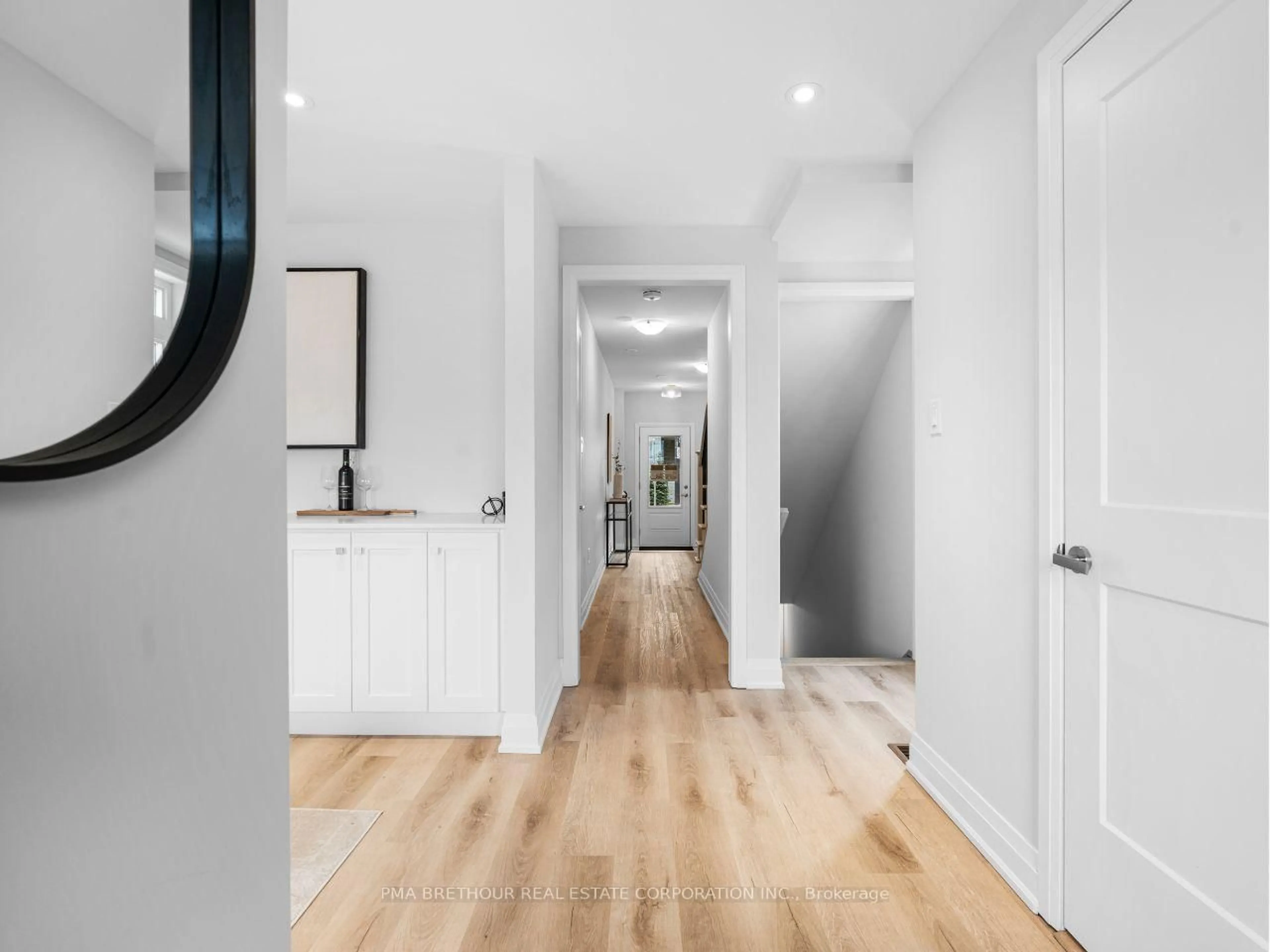 Indoor entryway for 21 Lounts Lane, Markham Ontario L6B 1R9