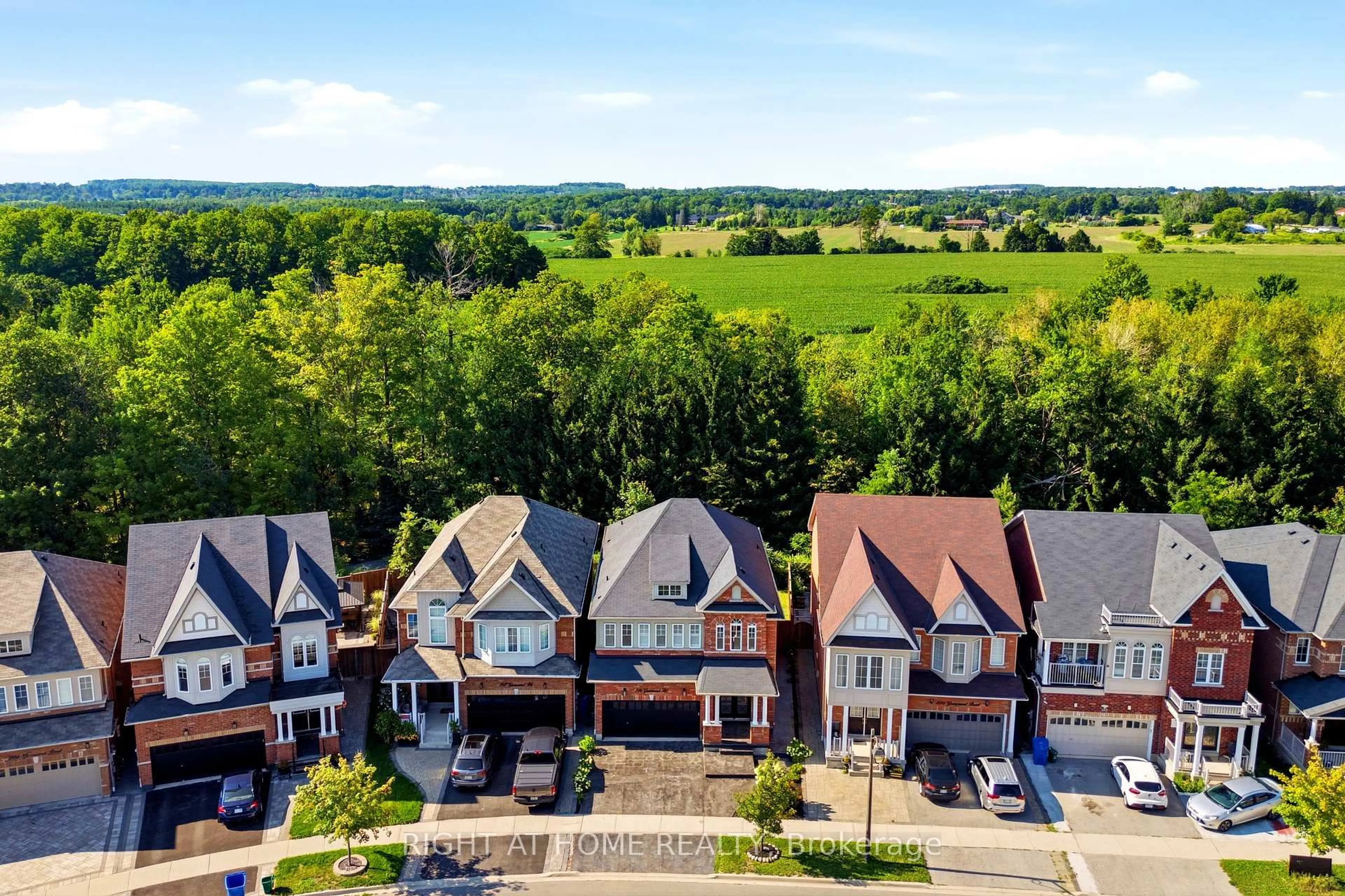 A pic from outside/outdoor area/front of a property/back of a property/a pic from drone, street for 216 Greenwood Rd, Whitchurch-Stouffville Ontario L4A 4N8