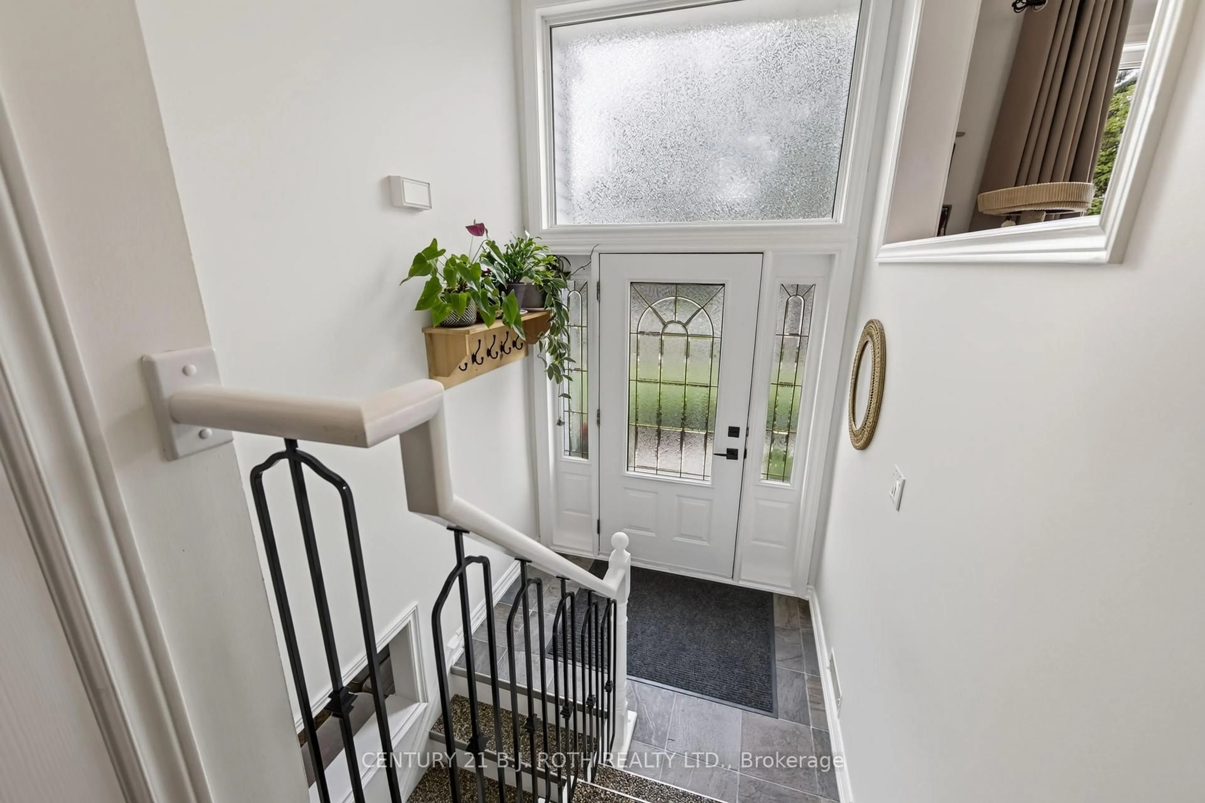 Indoor entryway for 22 Michael St, Essa Ontario L0M 1B2