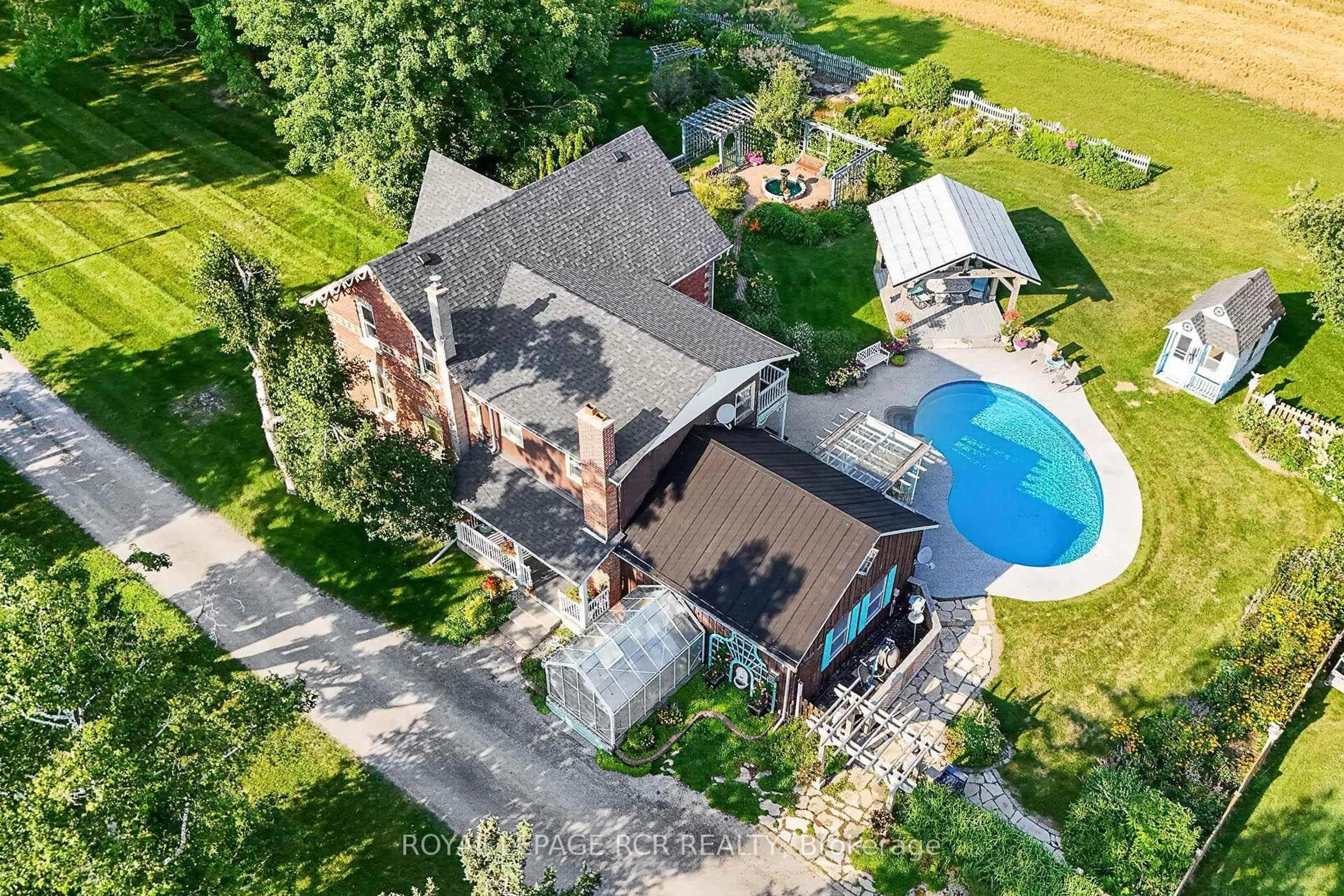 A pic from outside/outdoor area/front of a property/back of a property/a pic from drone, street for 233 Wagg Rd, Uxbridge Ontario L9P 0G1