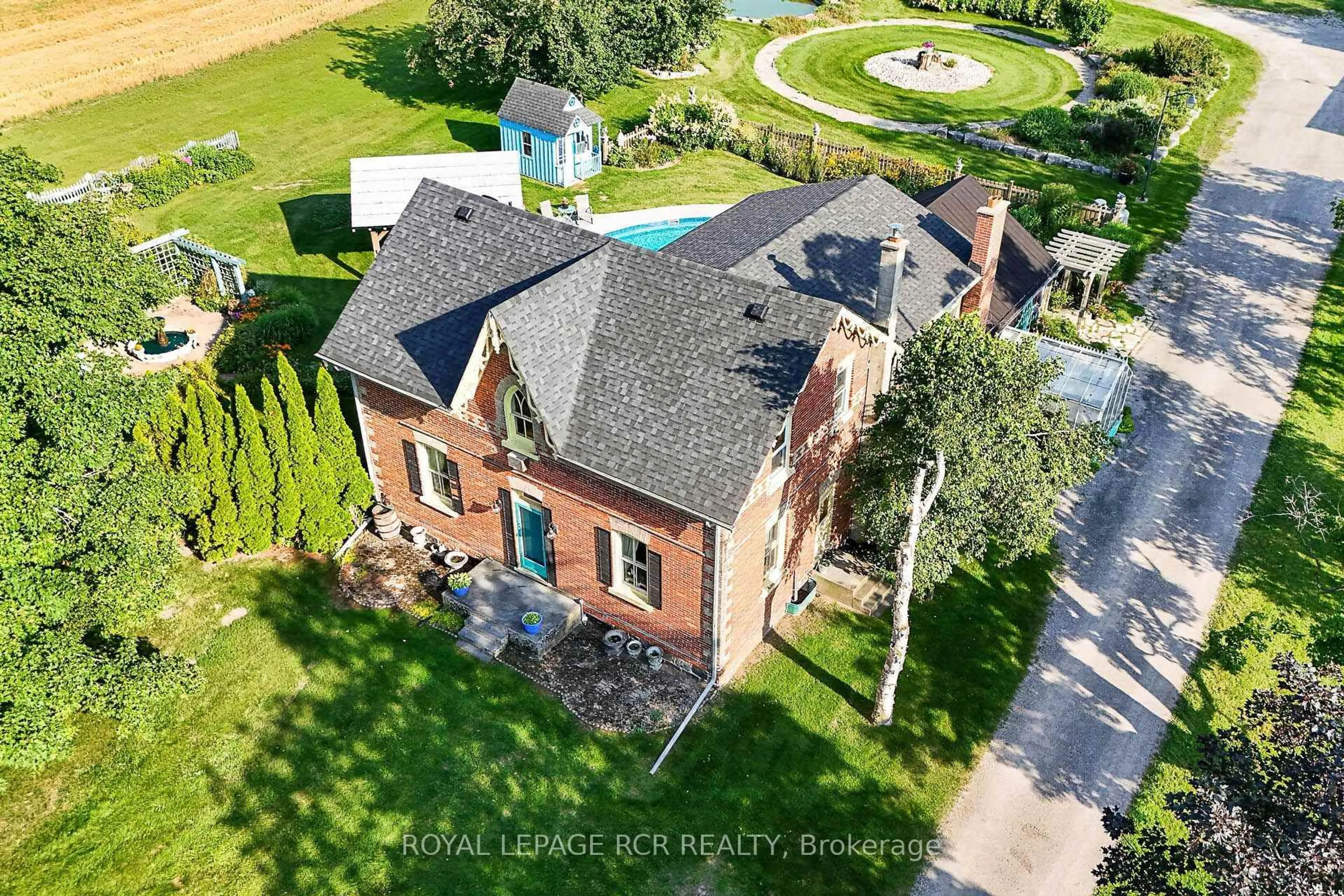 A pic from outside/outdoor area/front of a property/back of a property/a pic from drone, building for 233 Wagg Rd, Uxbridge Ontario L9P 0G1