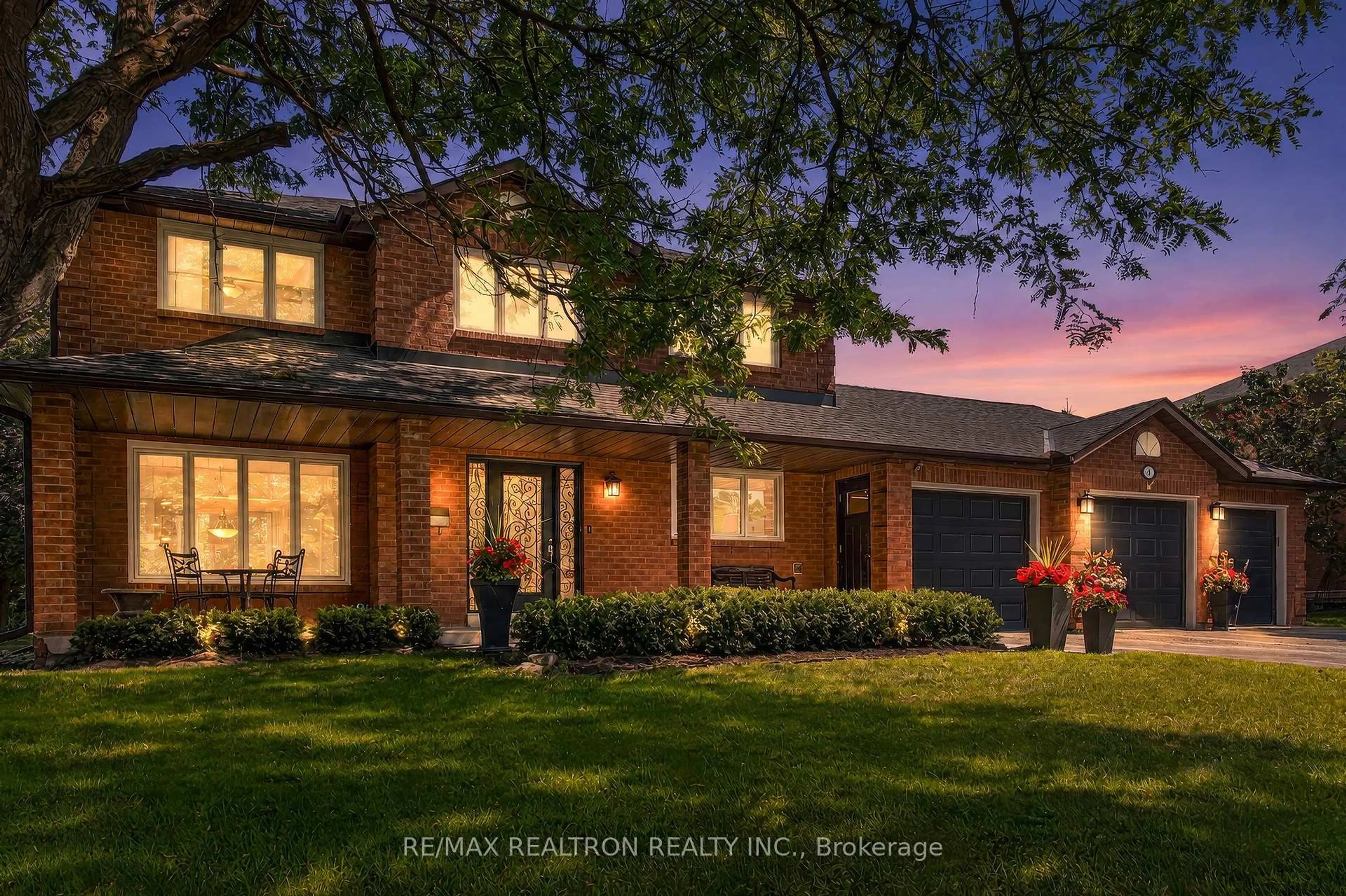 Home with brick exterior material, street for 47 Maple Way, East Gwillimbury Ontario L0G 1V0