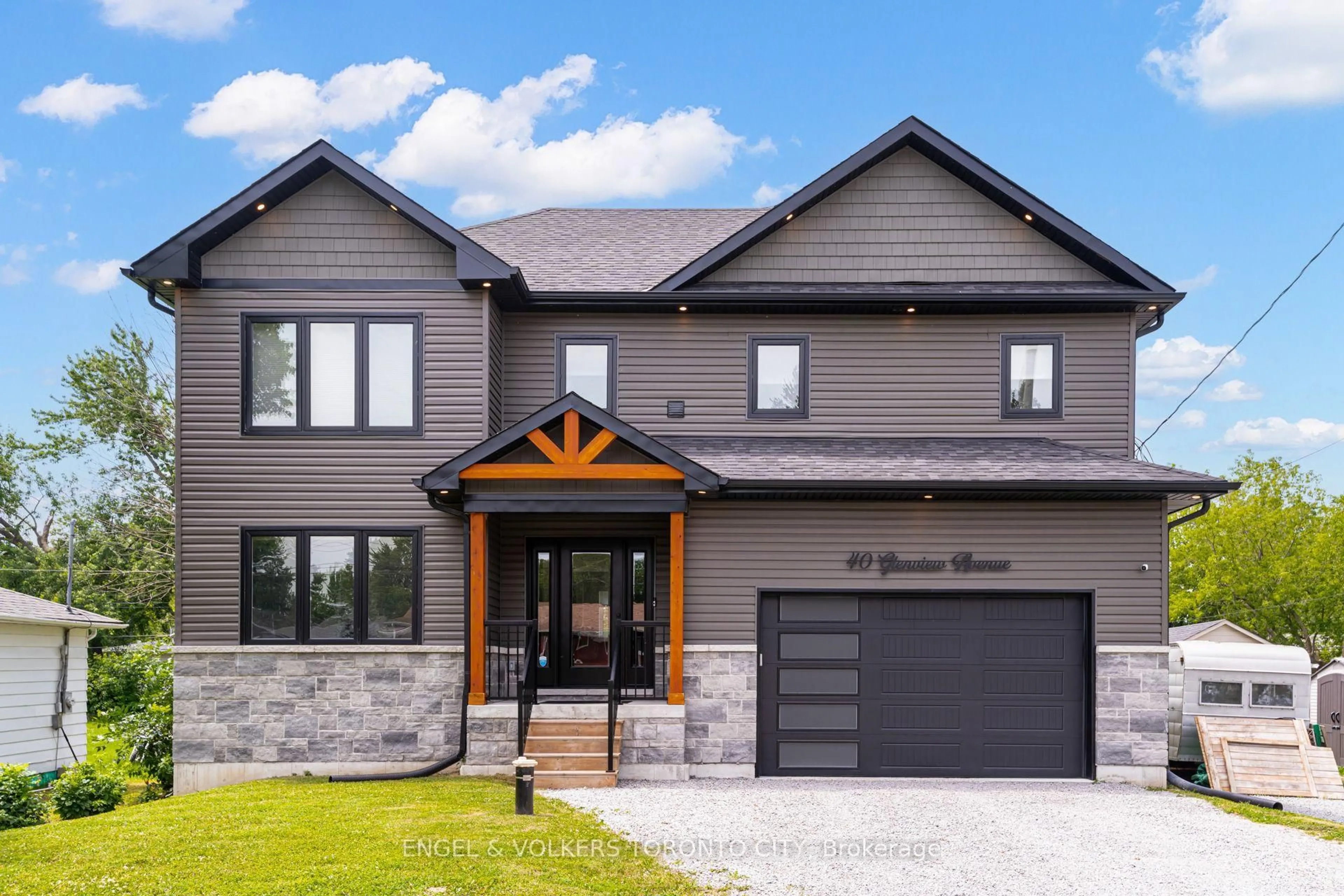 Home with brick exterior material, street for 40 Glenview Ave, Georgina Ontario L0E 1N0